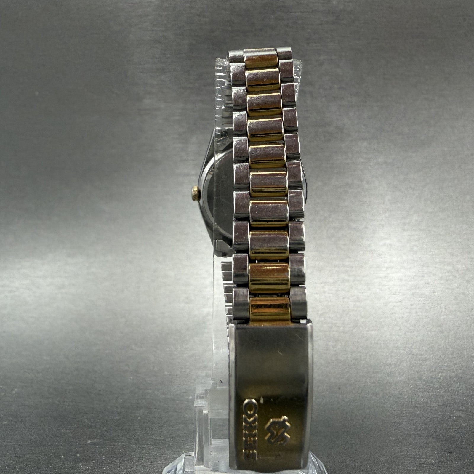 Seiko SQ Watch Women 25mm Silver Dial Two Tone Daydate Round 2A23-0039 NewBat IL7