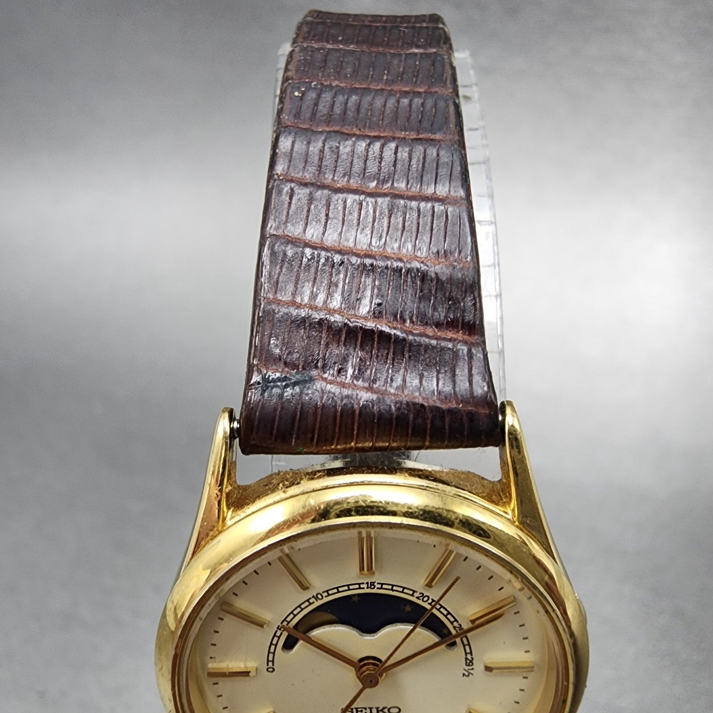 Seiko Moonphase Watch Women 25mm Champange Dial Gold Tone 2A240048 New Battery4