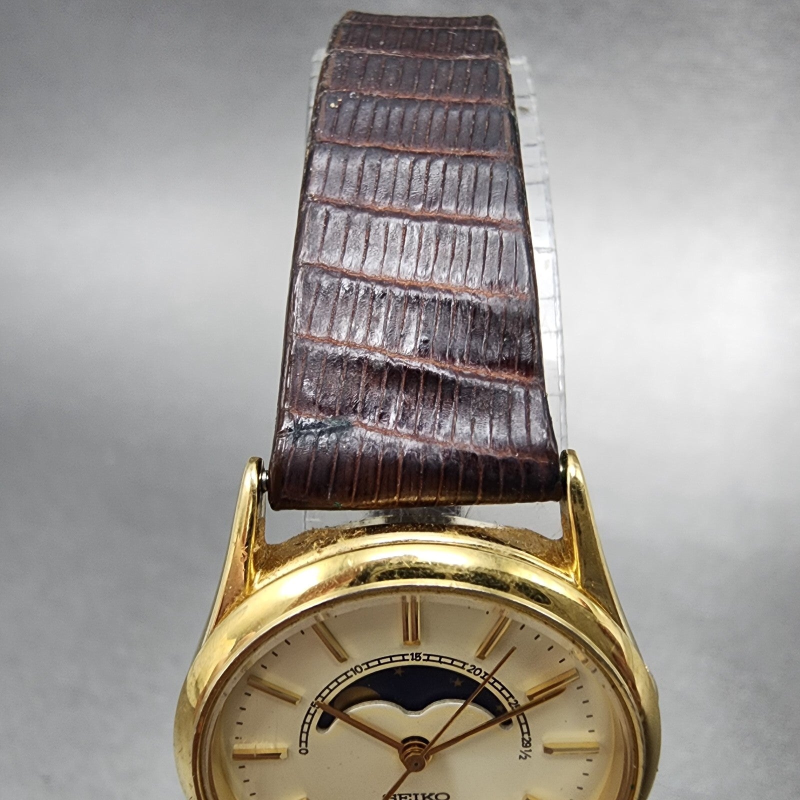 Seiko Moonphase Watch Women 25mm Champange Dial Gold Tone 2A240048 New Battery4