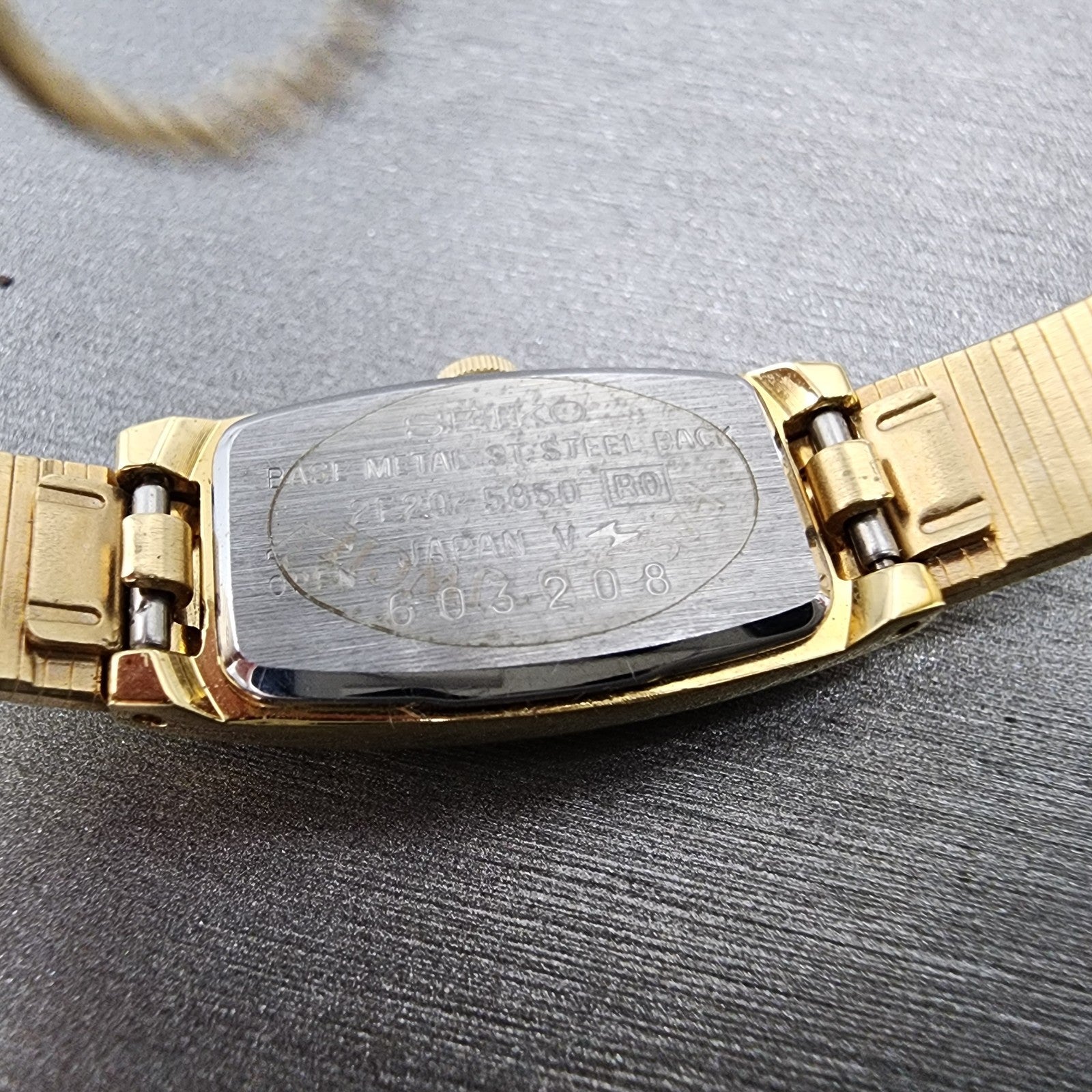 Seiko Watch Women 13mm Gray Dial Gold Tone Rectangle 2E205850 New Battery9