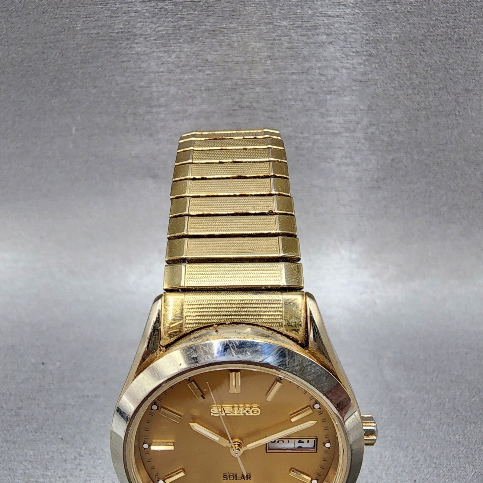 Seiko Solar Watch Men 37mm Champagne Dial Gold Tone Daydate V1580ab0 Runs4