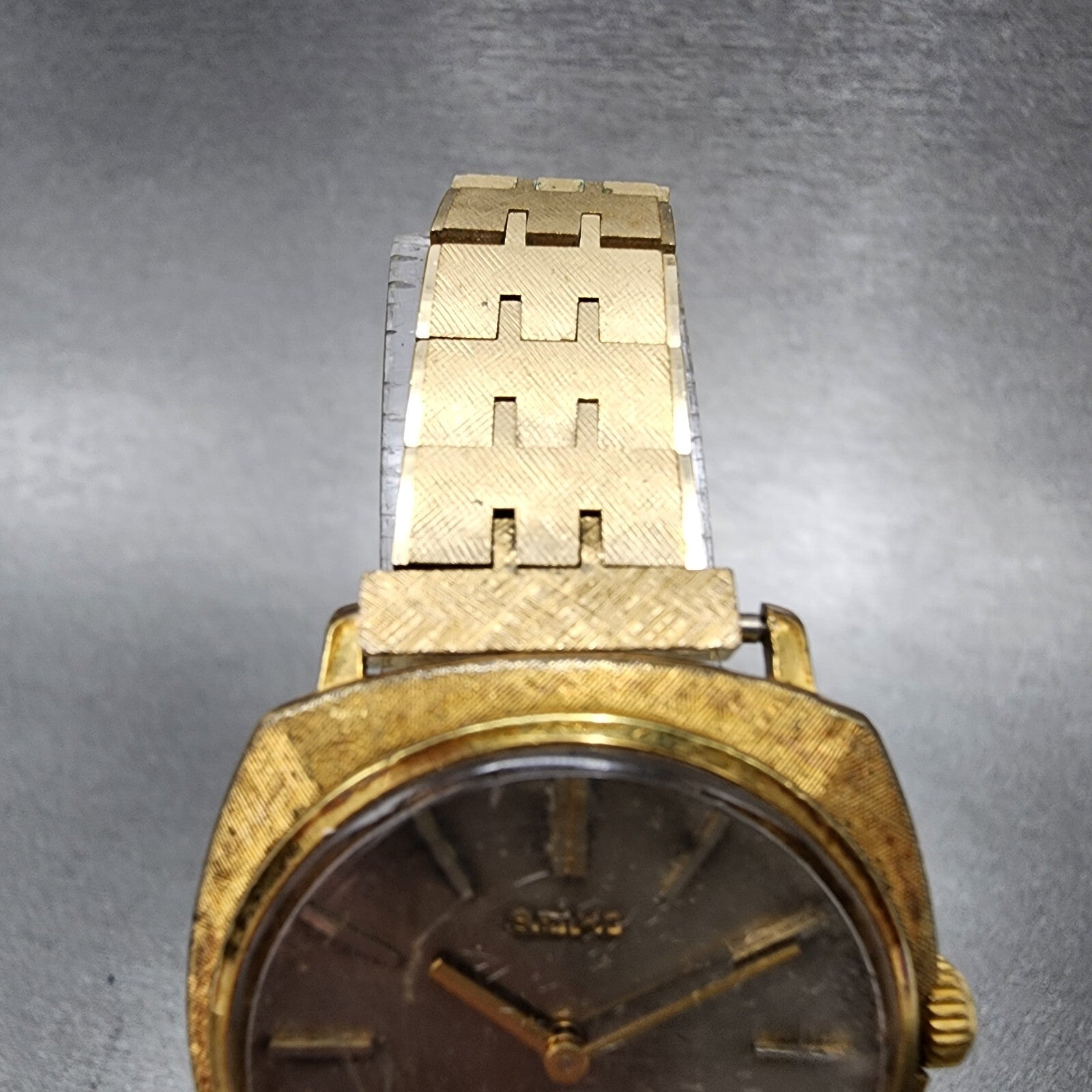 Seiko Watch Women 31mm Gray Dial Gold Plated 25170110 Manual Wind Cushion Runs4