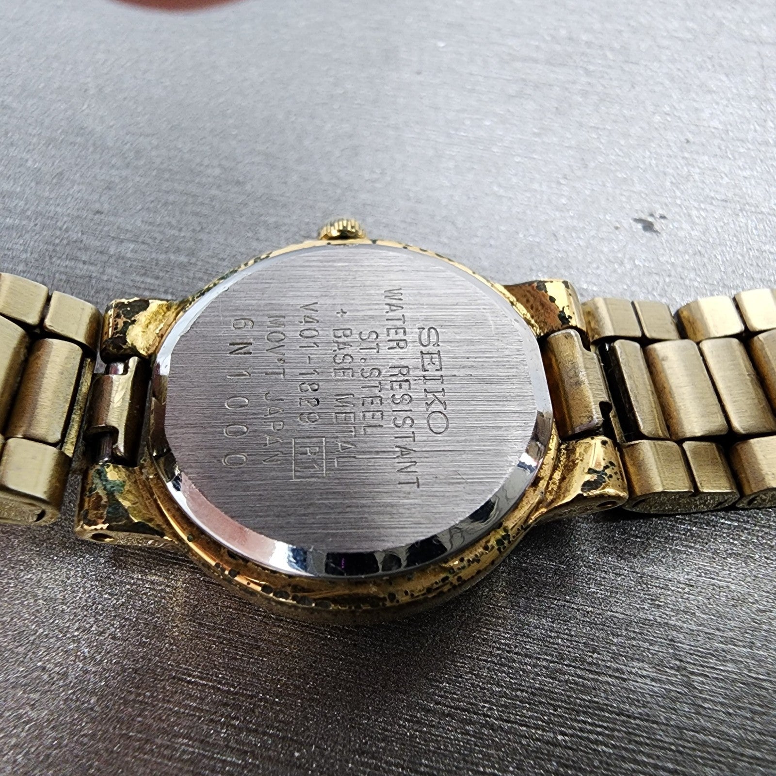 Seiko Watch Women 21mm Champagne Dial Gold Tone Round V4011829 New Battery9