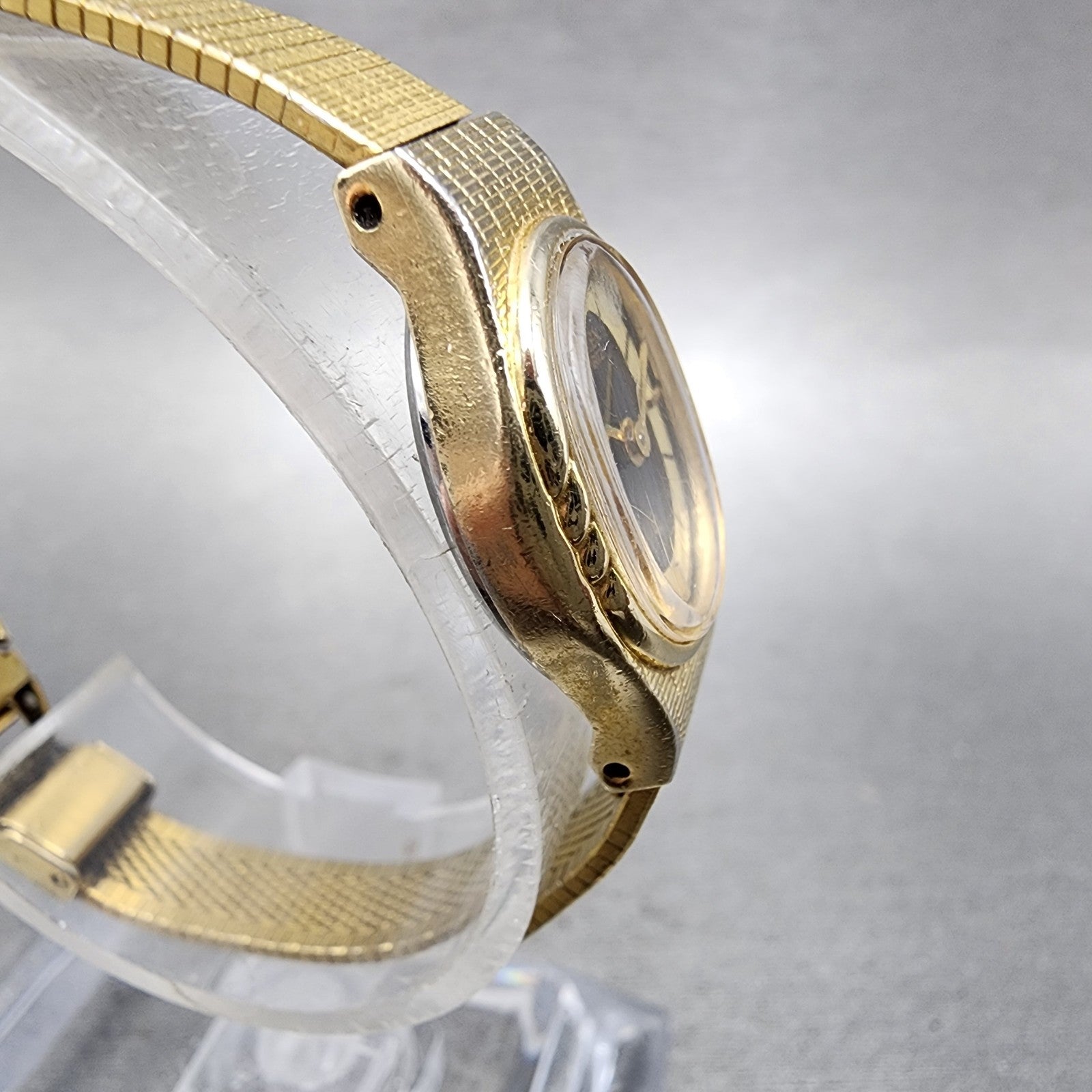 Citizen CQ Watch Women 16mm Black & Gold Dial Gold Tone Oval New Battery VTG3
