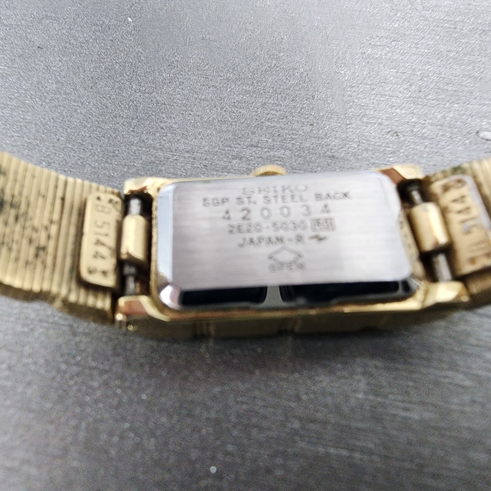 Seiko Tank Watch Women 13mm Champagne Dial Gold Tone 2e205030 New Battery9