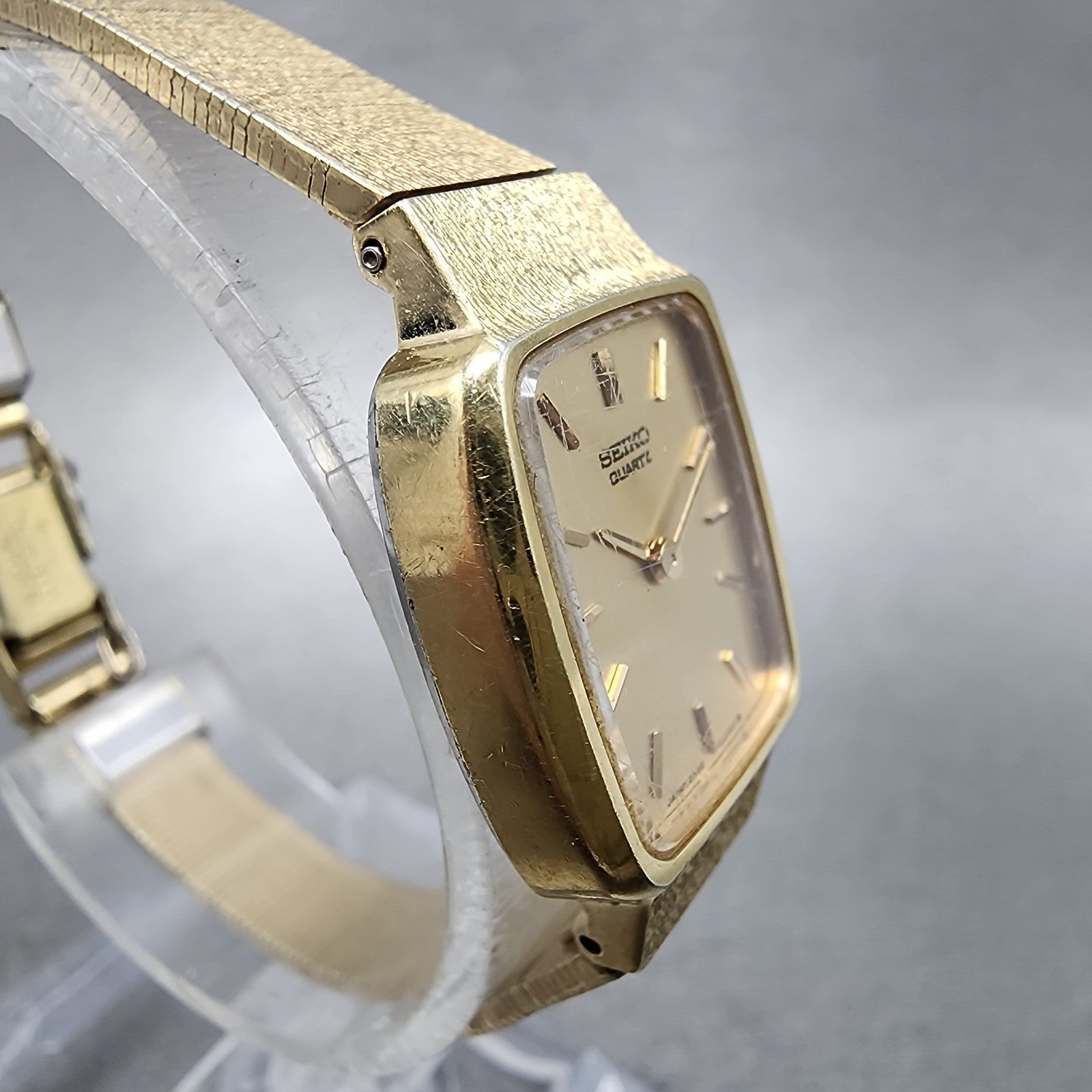 Seiko Tank Watch Women 18mm Gold Dial Gold Tone Rectangle 23205229 New Battery3
