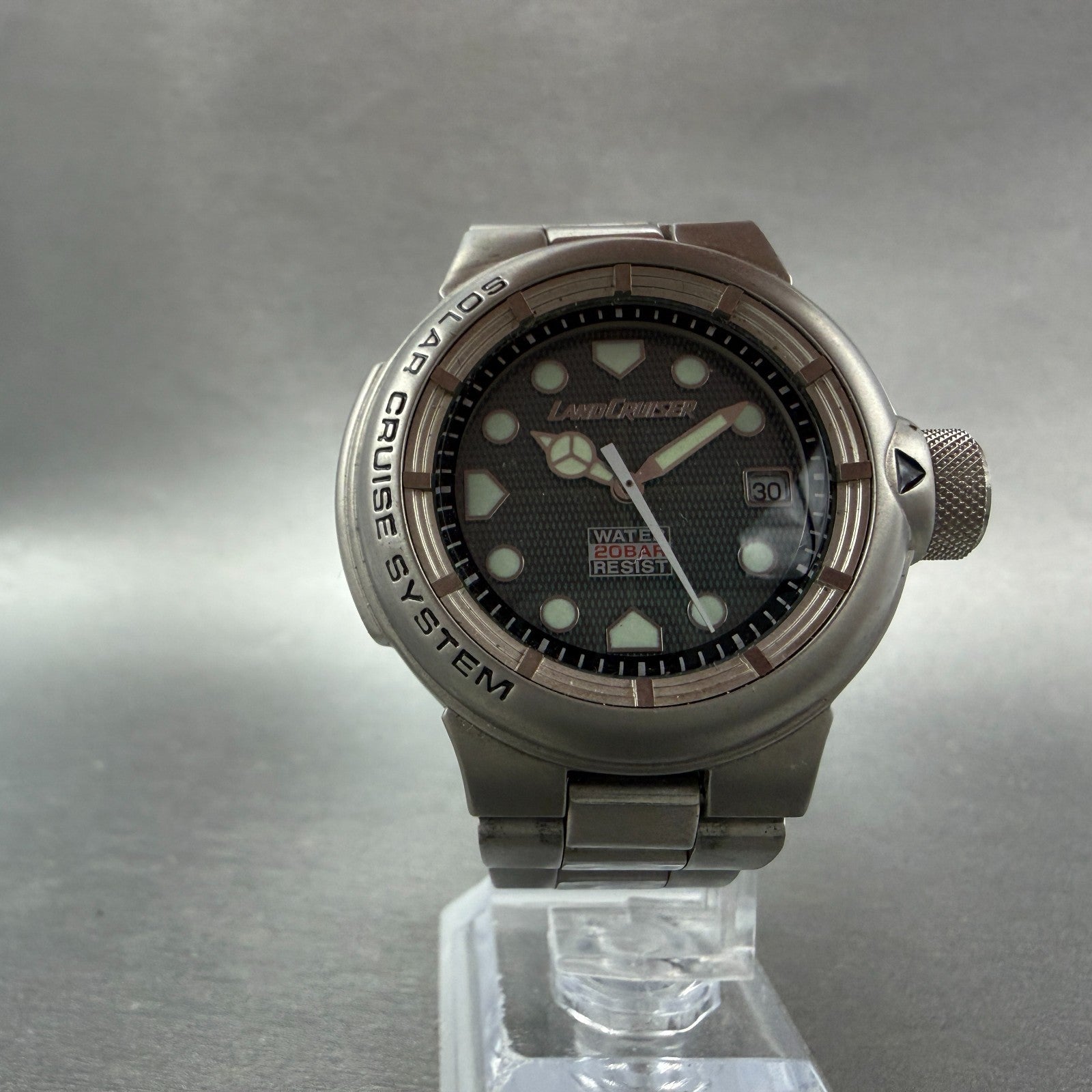 TOYOTA Land Cruiser Watch Men 38mm Green Dial Silver Tone Date Solar Works5