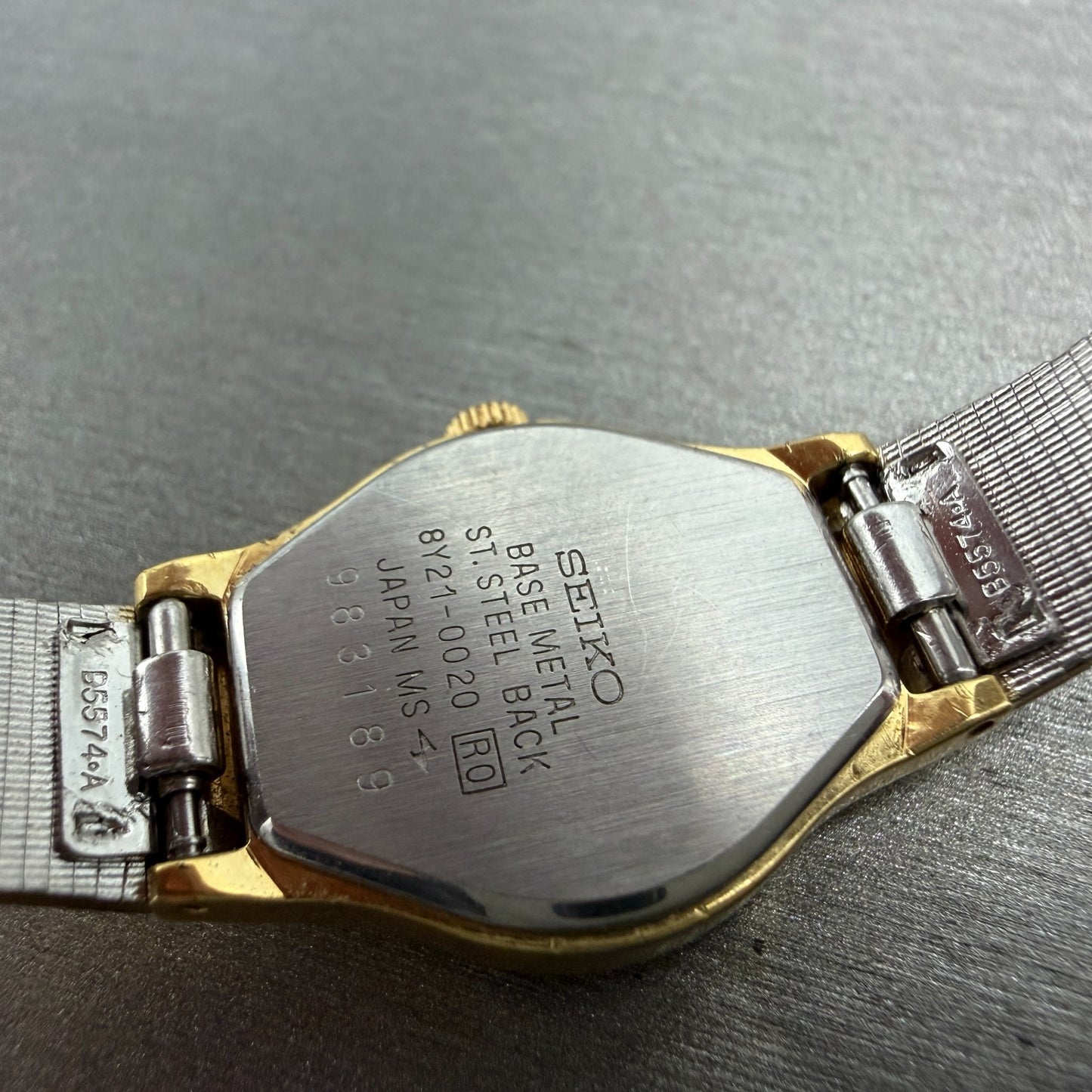 Seiko Watch Women 20mm Black Dial Gold Tone Round 8Y21-0020 New Battery Vintage9