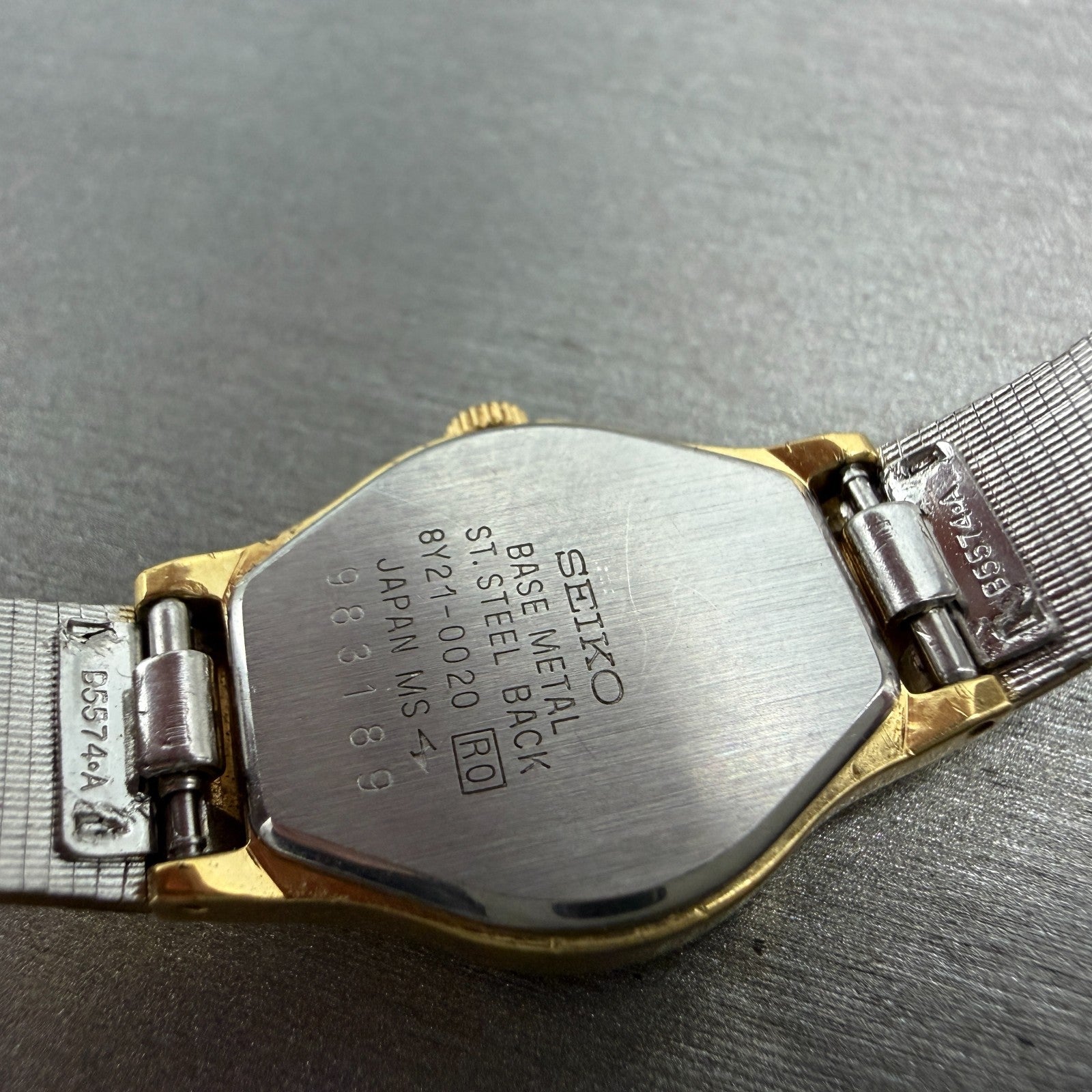 Seiko Watch Women 20mm Black Dial Gold Tone Round 8Y21-0020 New Battery Vintage9