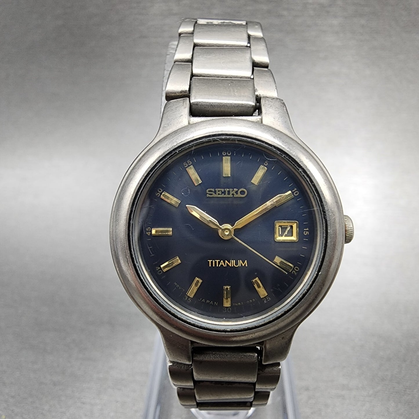 Seiko Watch Women Titanium Blue Dial Date 27mm Round 7N820439 New Battery0