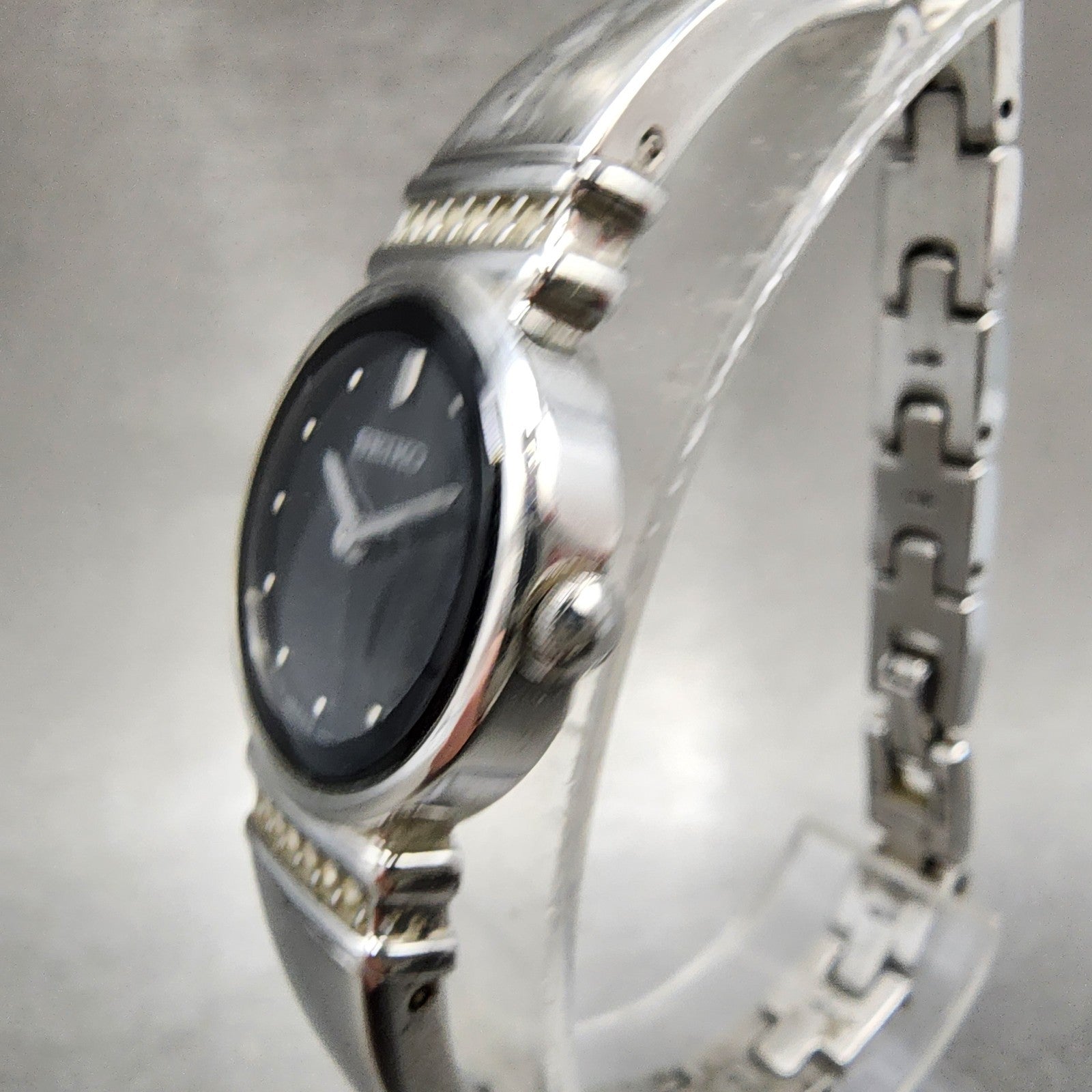 Seiko Watch Women 21mm Black Dial Silver Tone Round 1N000SC0 New Battery2