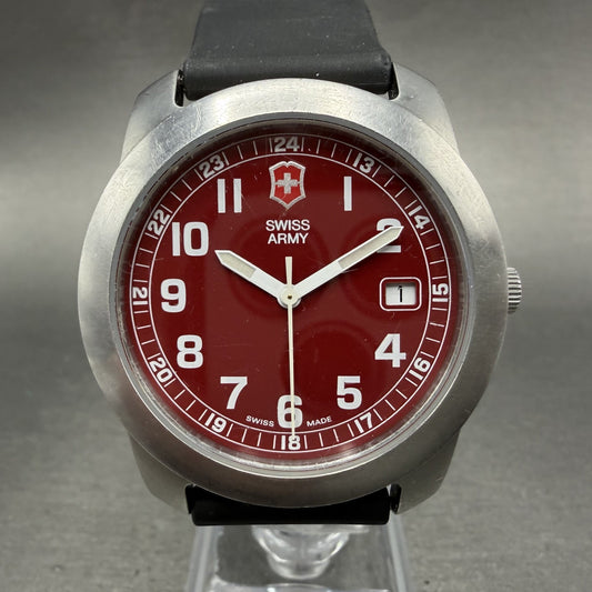Victorinox Swiss Army Field Watch Men 38mm Red Dial Steel Date Round New battery0