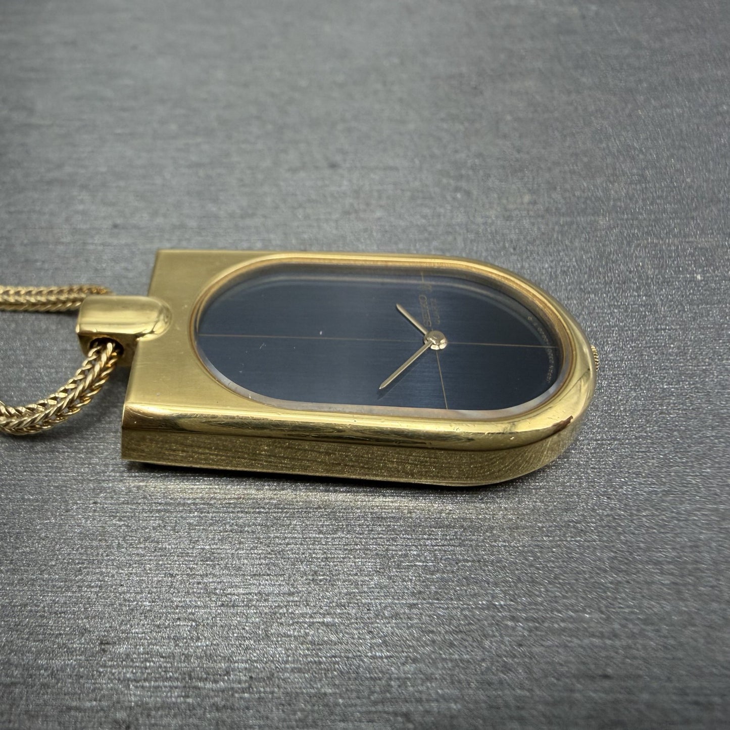 Seiko Necklace Watch Women 20mm Black Dial Gold Tone 23200820 New Battery3