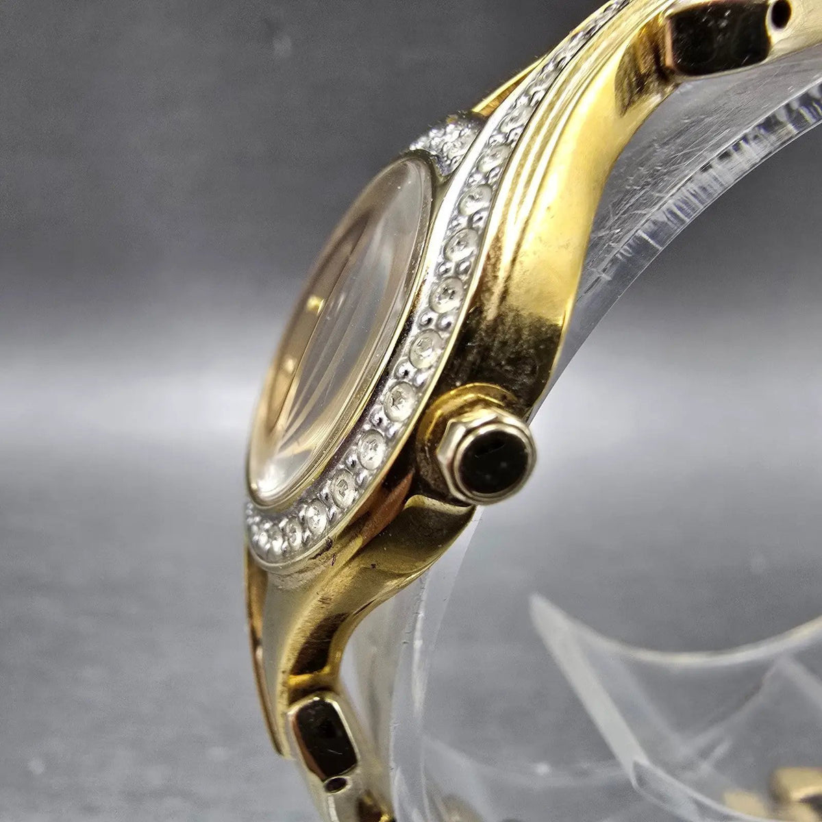 Seiko Solar Watch Women 23mm Gold Dial Gold Round Crystal Bezel V115-0AP0 Runs2
