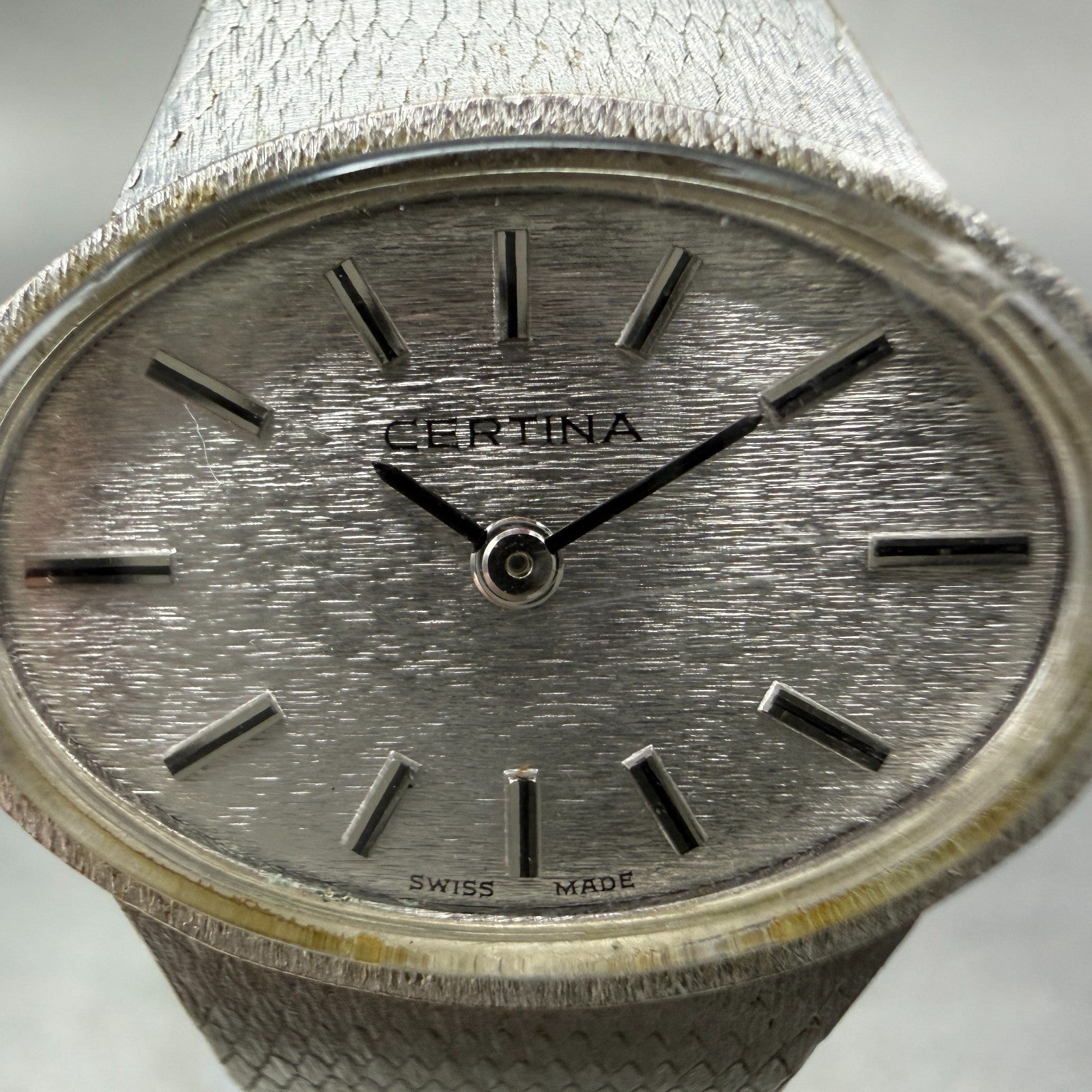 Certina Watch Women 25mm Silver Dial Silver Tone Manaul Wind Oval Runs VTG1