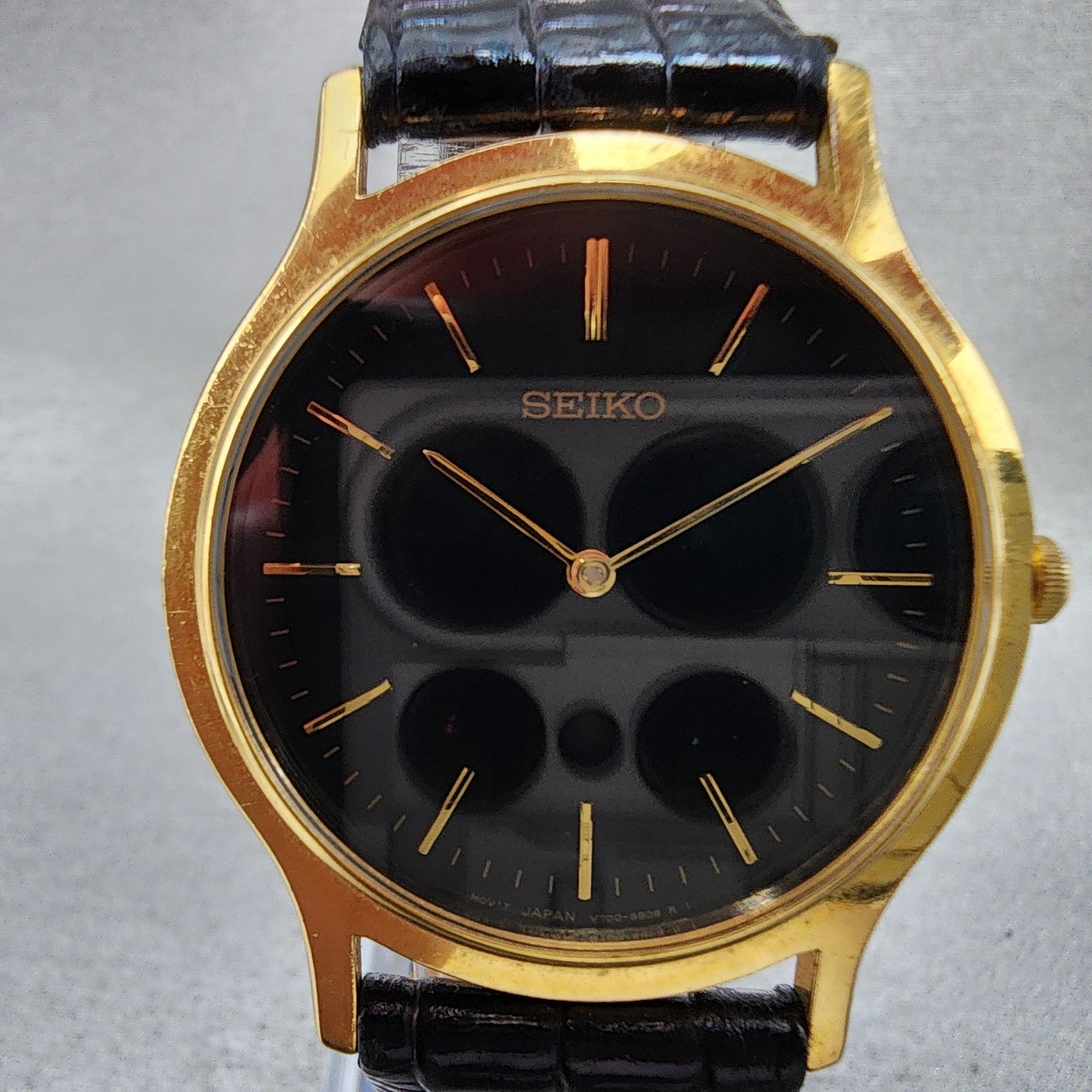 Seiko Watch Men 34mm Black Dial Gold Tone Round V7008A10 Leather PARTS2