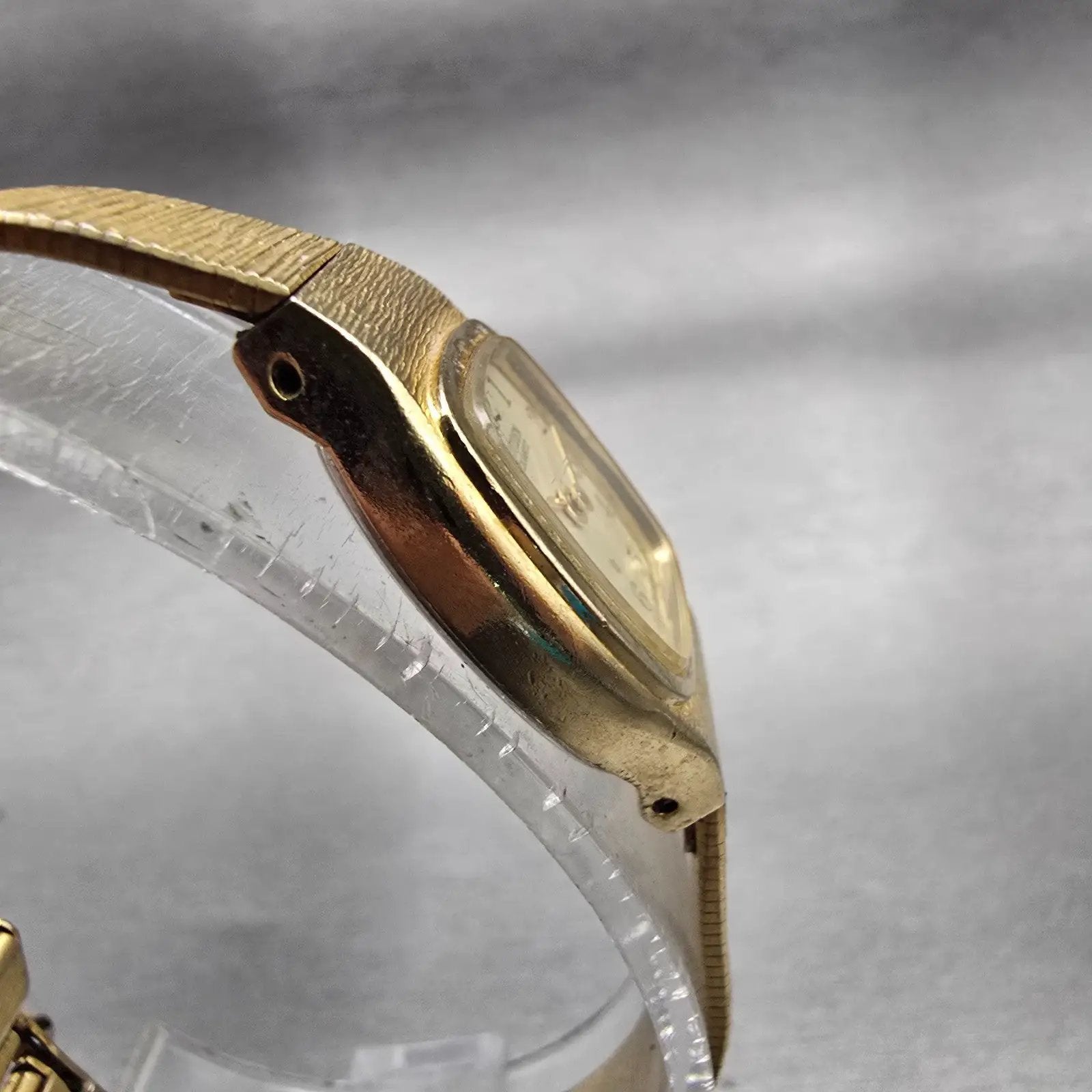 Citizen CQ Watch Women 16mm Champagne Dial Gold Tone 5920-S50150 New Battery VTG3