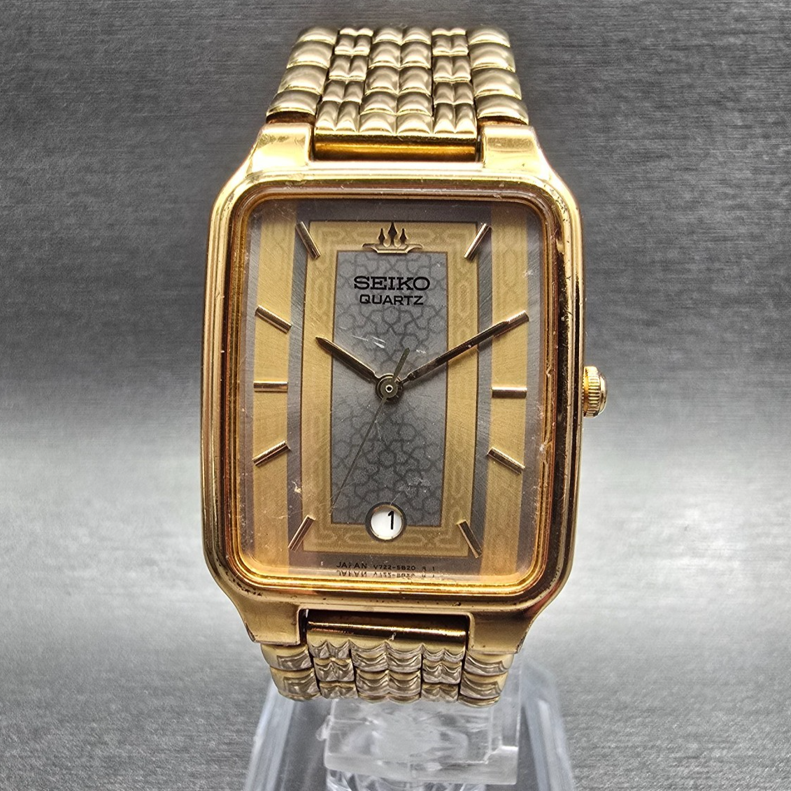 Seiko Tank Watch Men 26mm Gold Dial Gold Tone Date Rectangle V722-5A70 New Batt0
