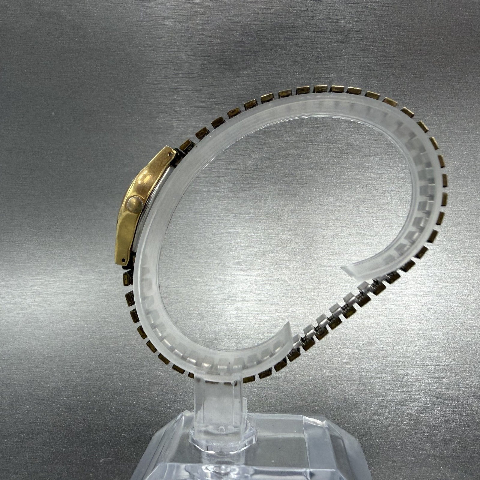 Seiko Watch Women 20mm Black Dial Gold Tone Round Vintage 8Y21-0020 New Battery6