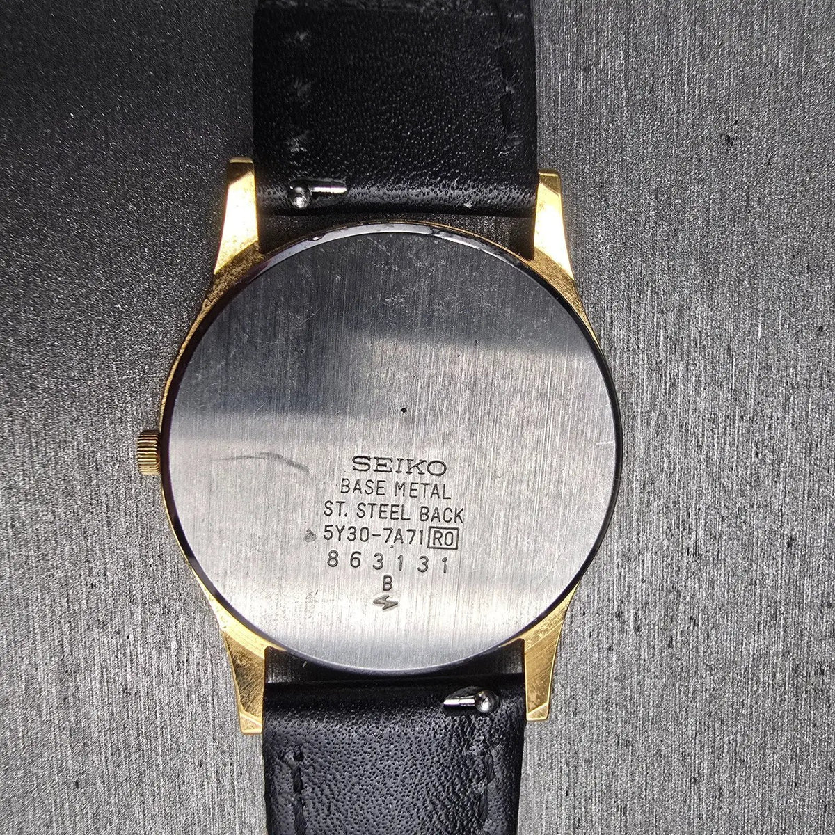 Seiko Watch Men 32mm Black Dial Gold Tone Round 5Y30-7A71 New Battery Vintage10