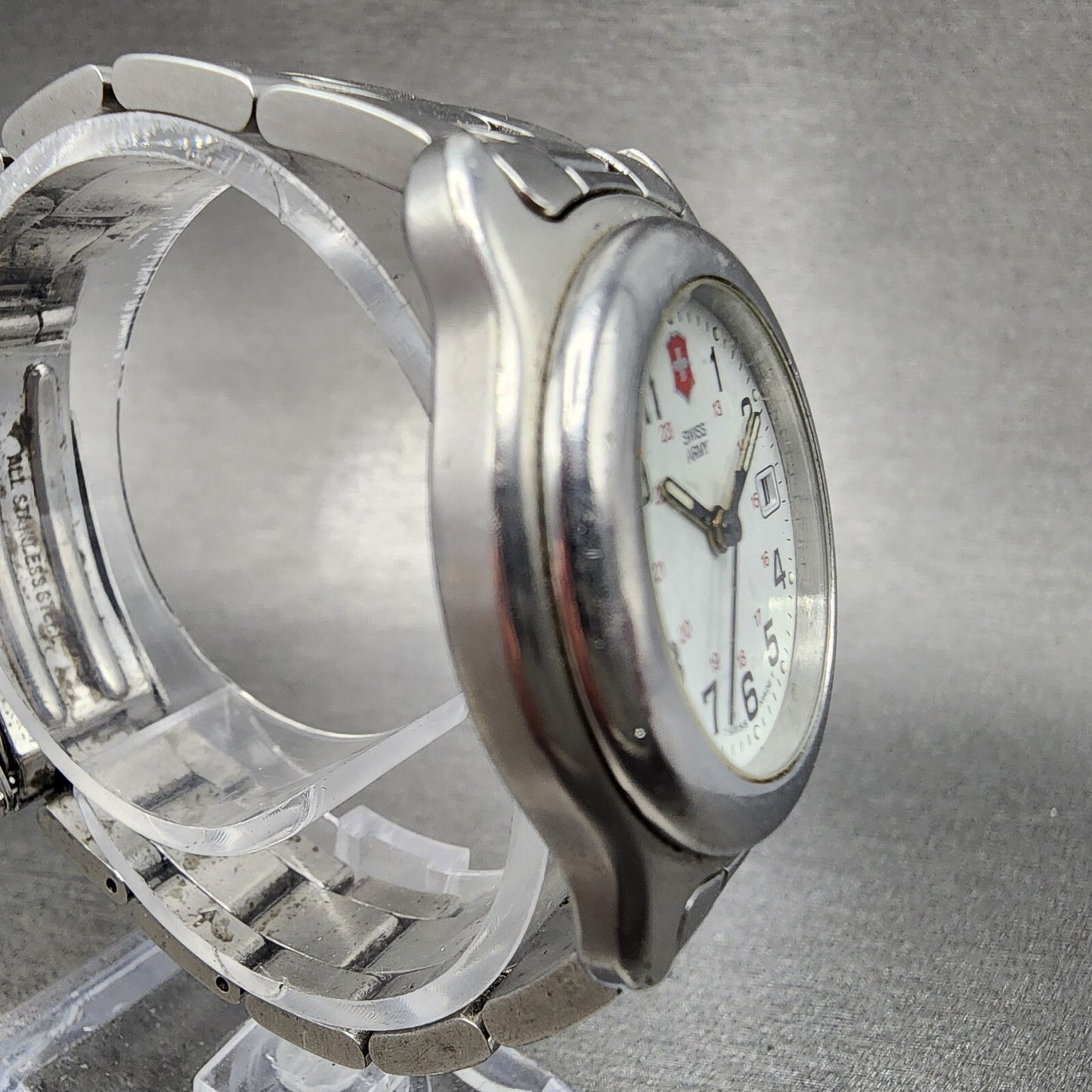 Victorinox Swiss Army Officer Watch Women 30mm White Dial Silver Tone Date Runs3