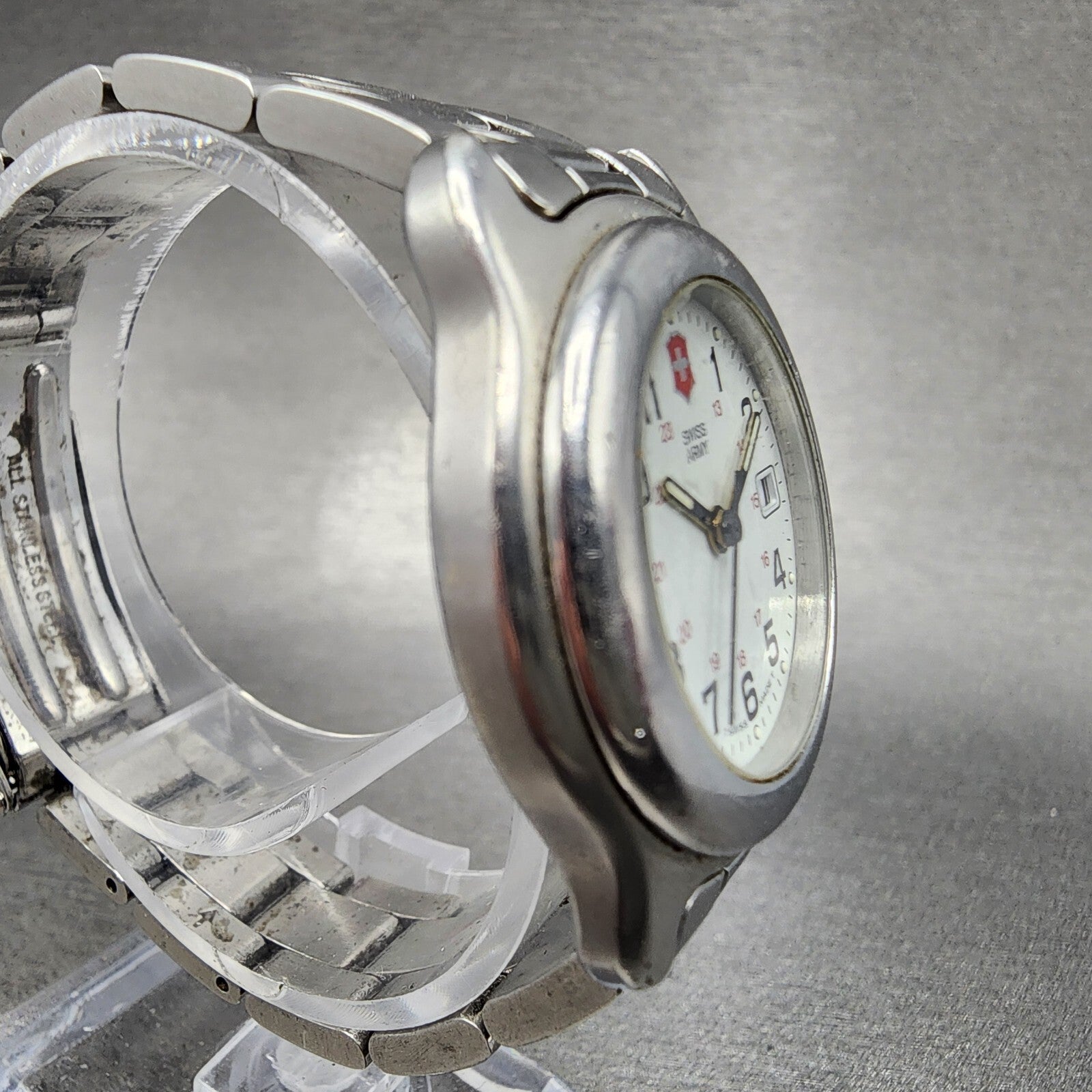 Victorinox Swiss Army Officer Watch Women 30mm White Dial Silver Tone Date Runs3
