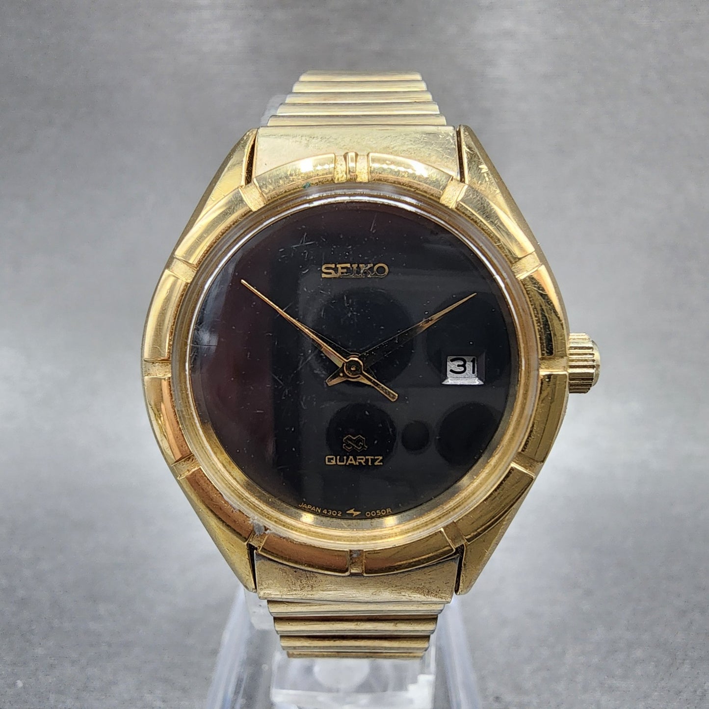 Seiko SQ Watch Women 27mm Black Dial Gold Tone Date 43020039 New Battery0