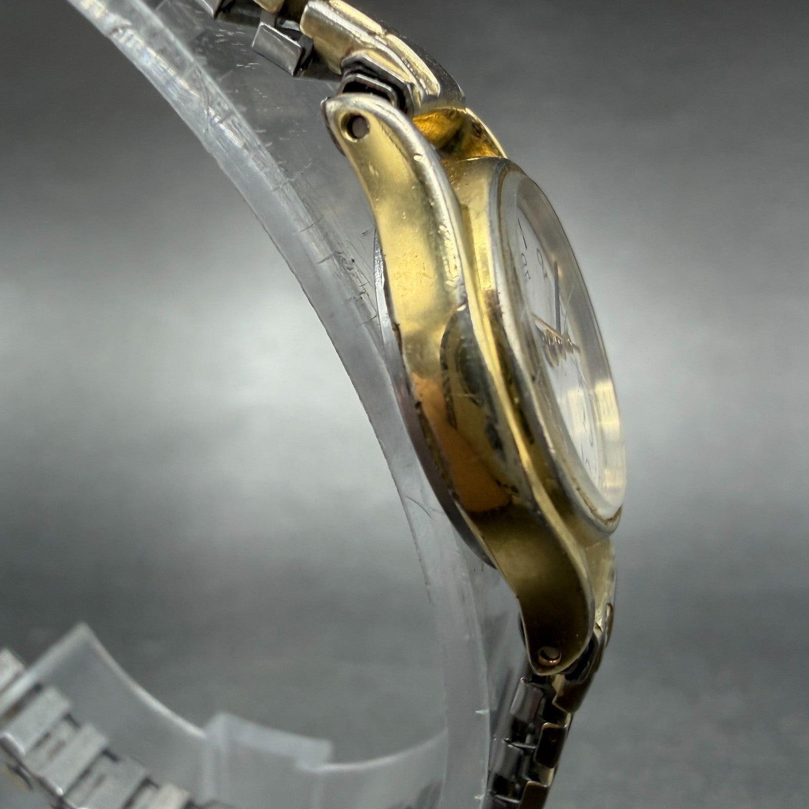 Seiko Watch Women 20mm White Dial Gold Tone Round 2Y01-0A19 New Battery Vintage3