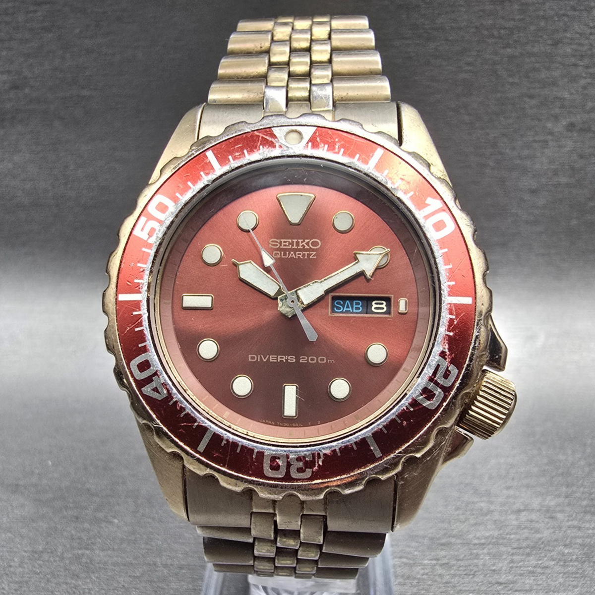 Seiko Diver Watch Men 41mm Red Dial Gold Daydate Round 7N36-6A39 New Battery0