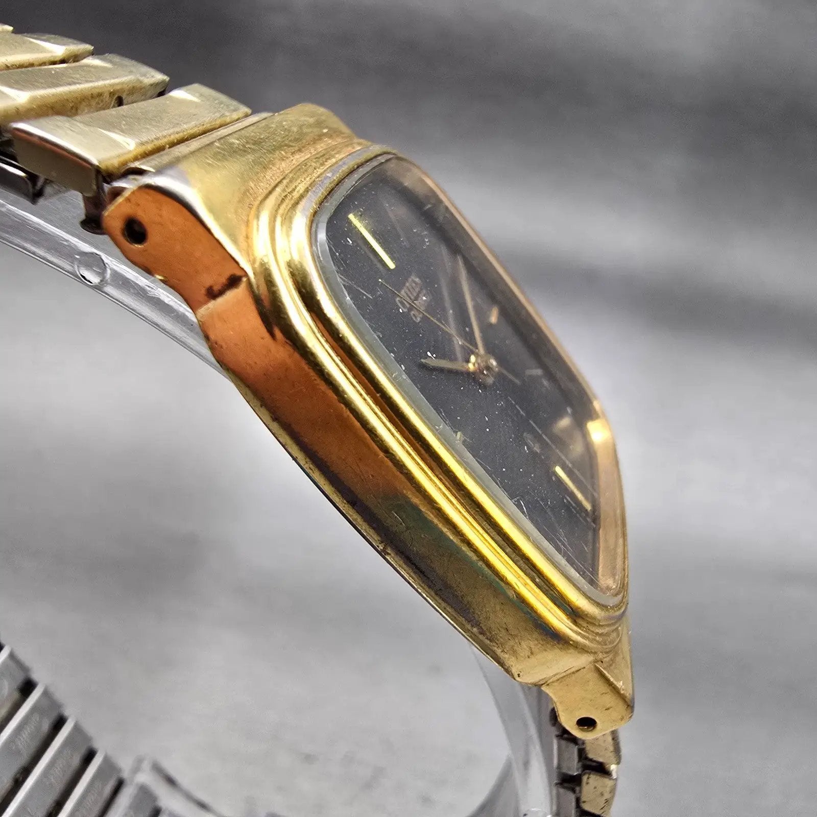 Citizen CQ Watch Men 27mm Gray Dial Gold Tone Rectangle 4031-S02244 New Battery3