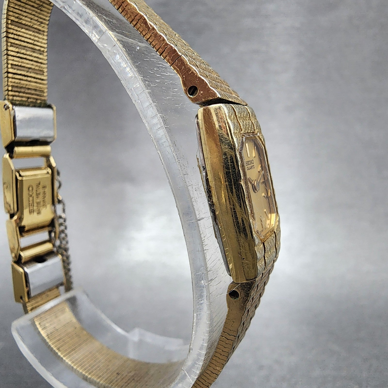Seiko Tank Watch Women 12mm Champagne Dial Gold Tone 2e205129 New Battery3