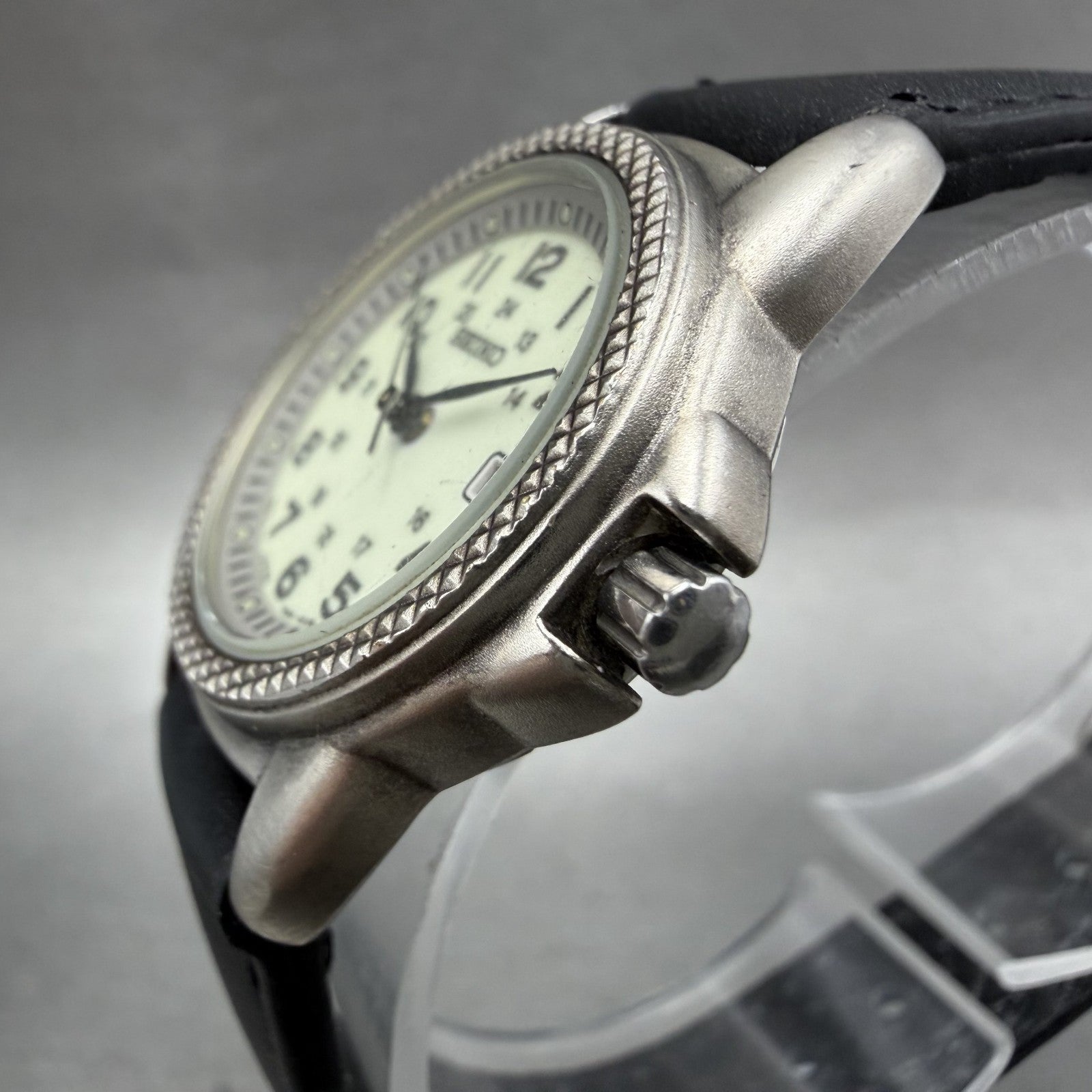 Seiko Watch Women 27mm Luminous Dial Silver Tone Date 7N82-6D09 New Battery3