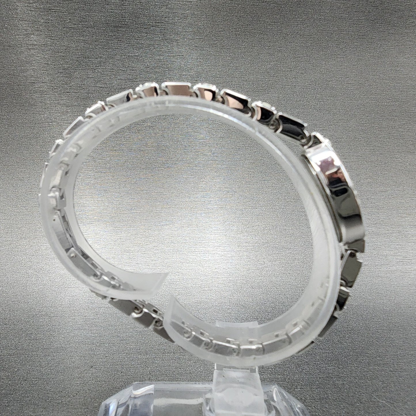 Bulova Crystal Watch Women 17mm Silver Dial Silver Tone Oval 96T49 New Batt8