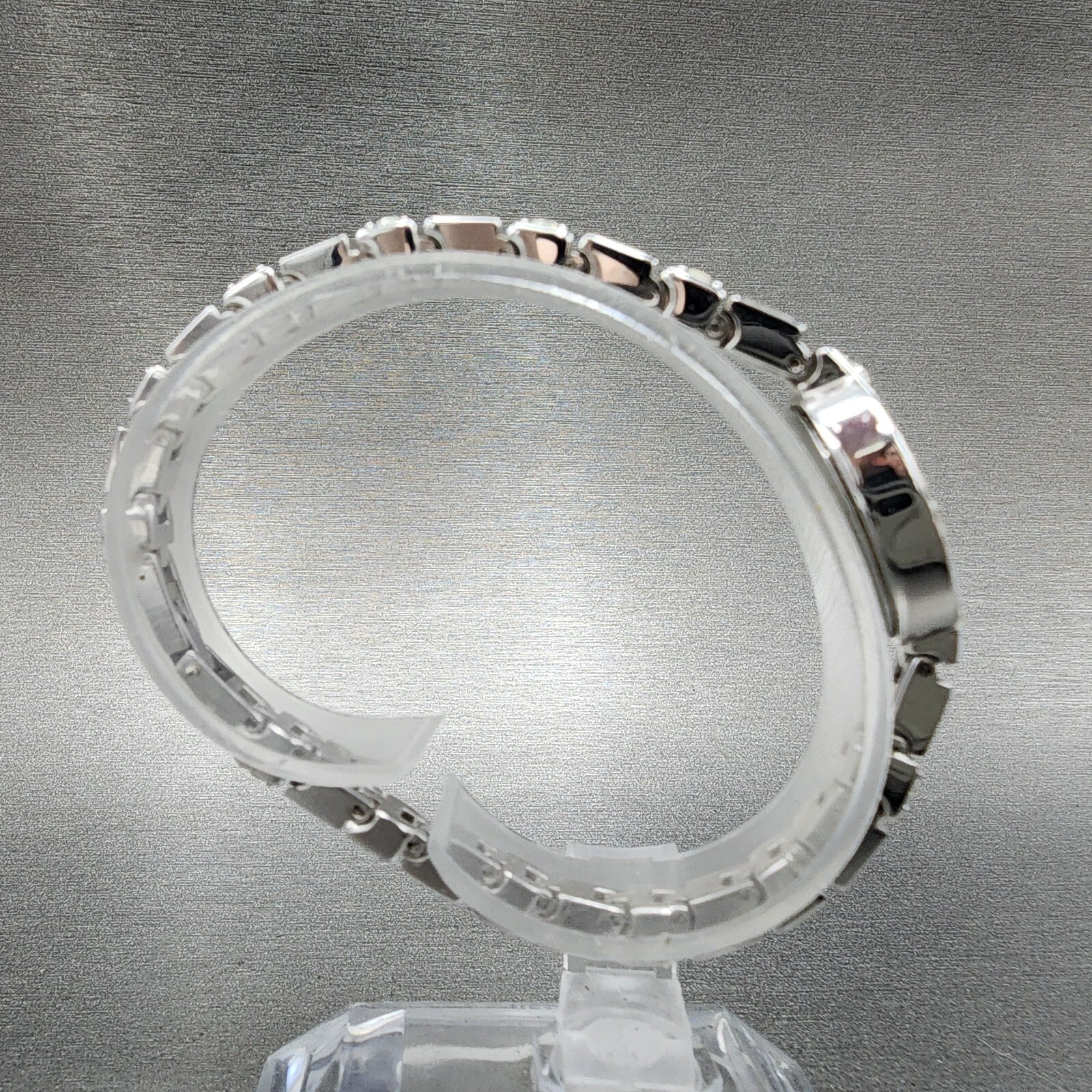 Bulova Crystal Watch Women 17mm Silver Dial Silver Tone Oval 96T49 New Batt8