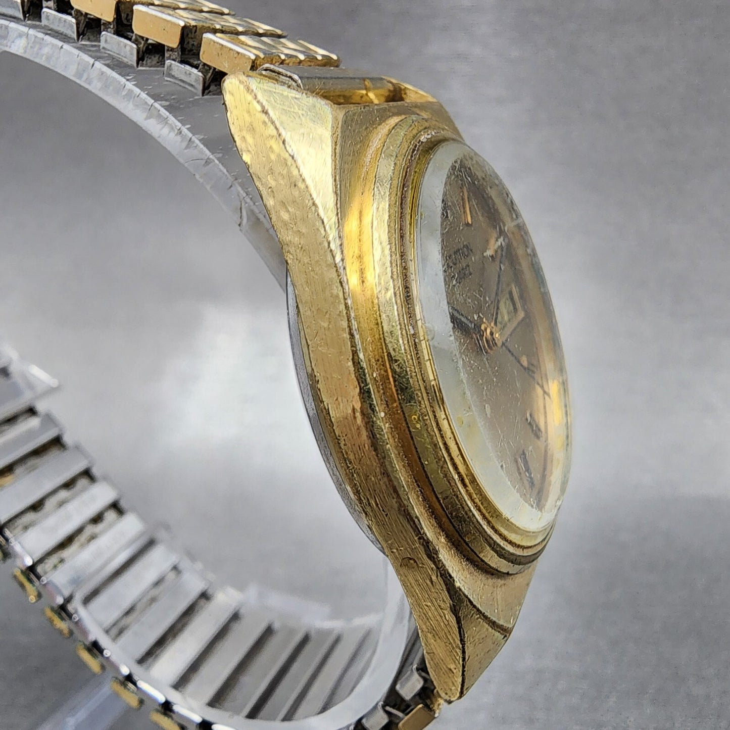 Bulova Accutron Watch Men 36mm Gold Dial Gold Tone Daydate 7256 PARTS4