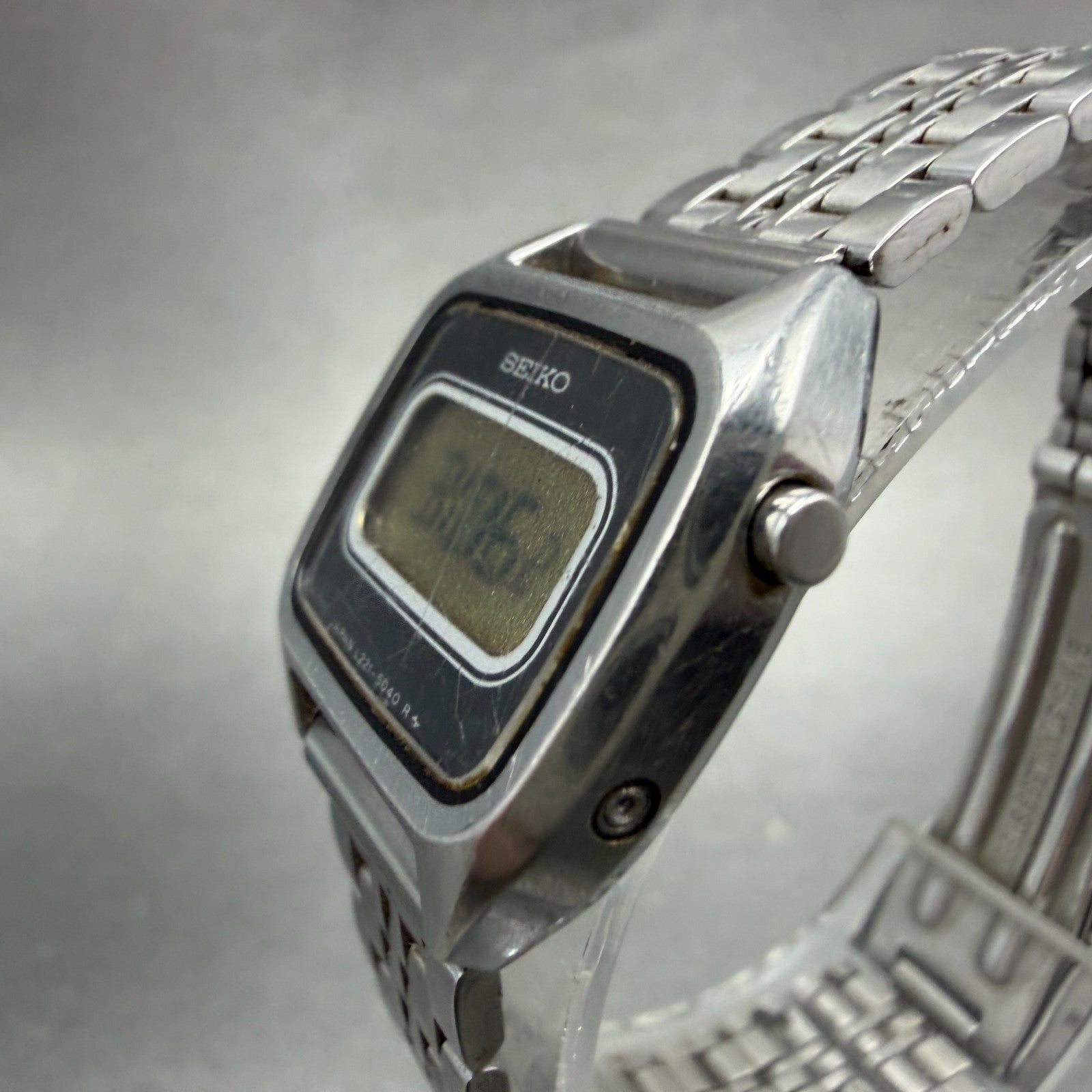 Seiko Digital Watch Women 23mm Silver Tone Rectangle Daydate L221-5070 New Batt2