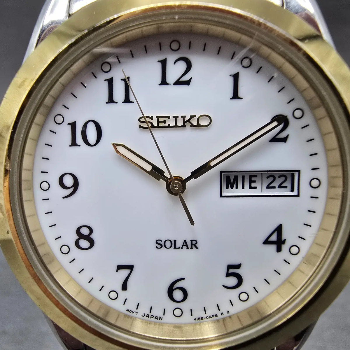 Seiko Solar Watch Men 37mm White Dial Two Tone Daydate Round V158-0AB0 Runs JP731
