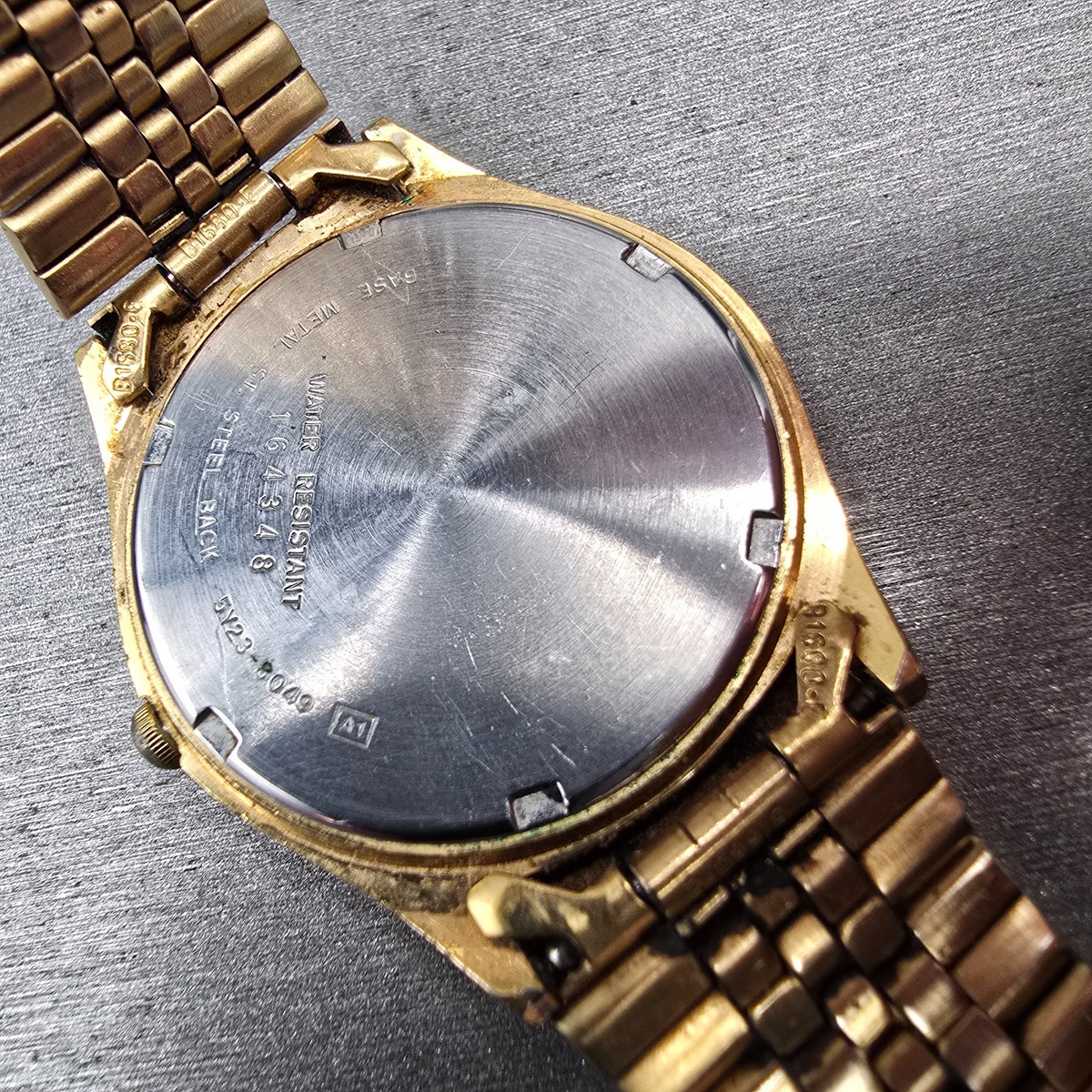 Seiko SQ Watch Men 35mm Black Dial Gold Tone Daydate Round 5Y23-8049 New Batt KL10