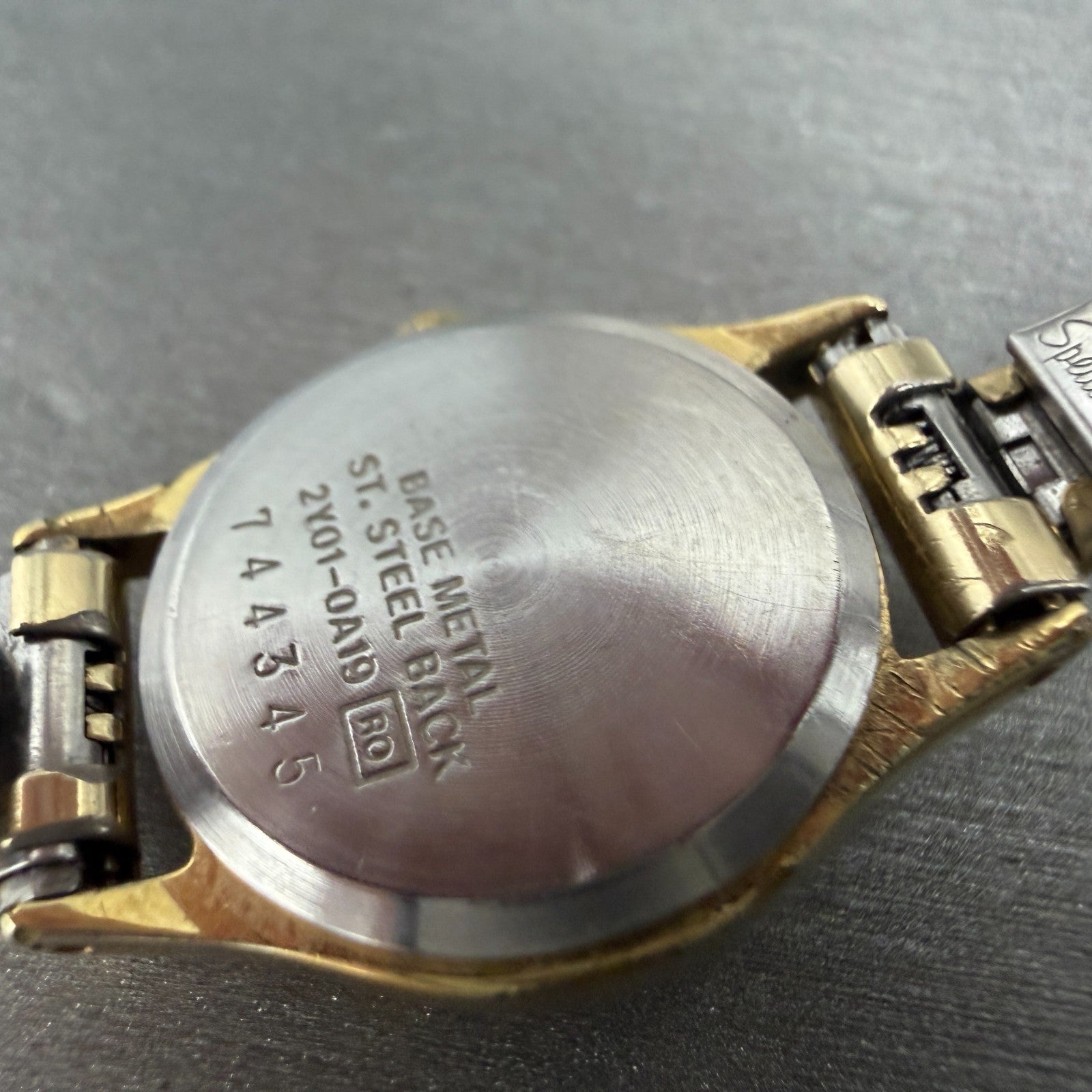 Seiko Watch Women 20mm White Dial Gold Tone Round 2Y01-0A19 New Battery Vintage9