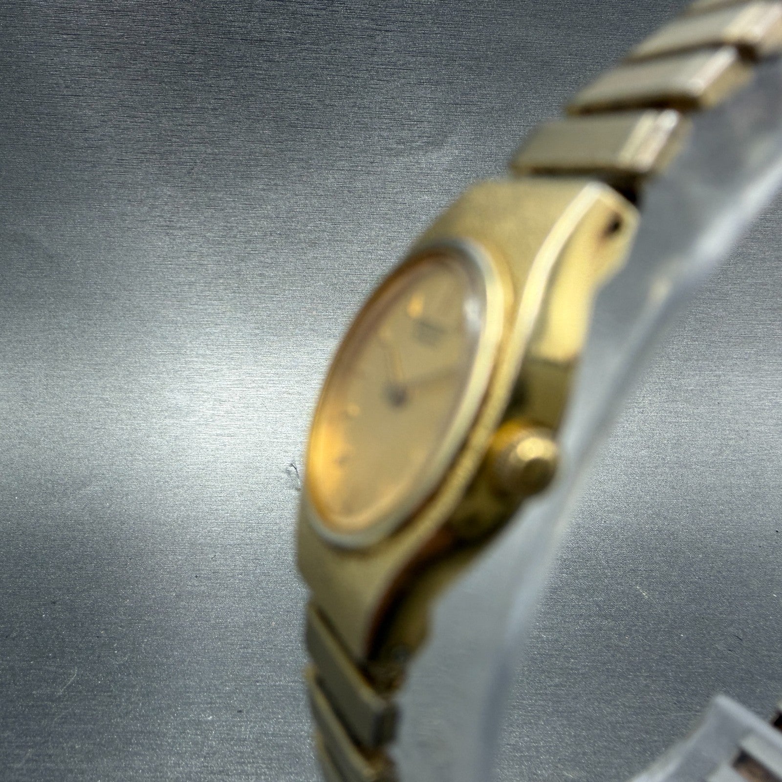Seiko Watch Women 17mm Champagne Dial Gold Tone Oval 2Y00-5E29 New Battery VTG2