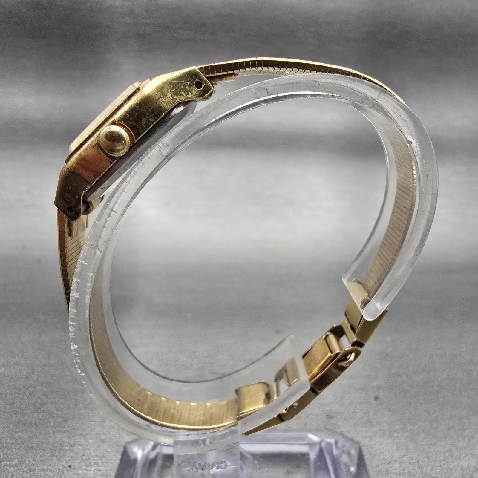 Seiko Watch Women 17mm Champagne Dial Gold Tone Oval 5421-5029 New Battery VTG6