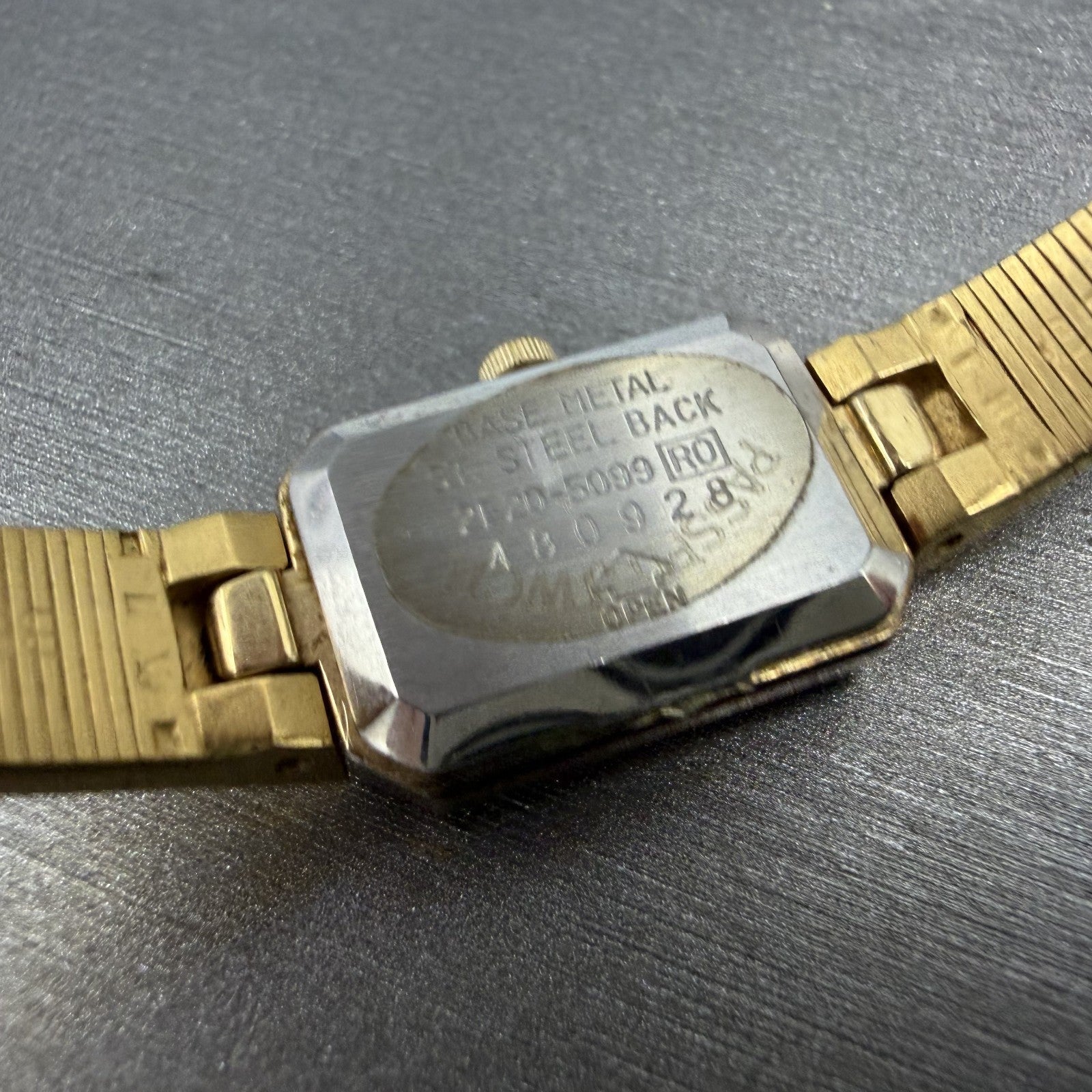 Seiko Tank Watch Women 14mm Champagne Dial Gold Tone Rectangle 2e20-5099 New Bat9