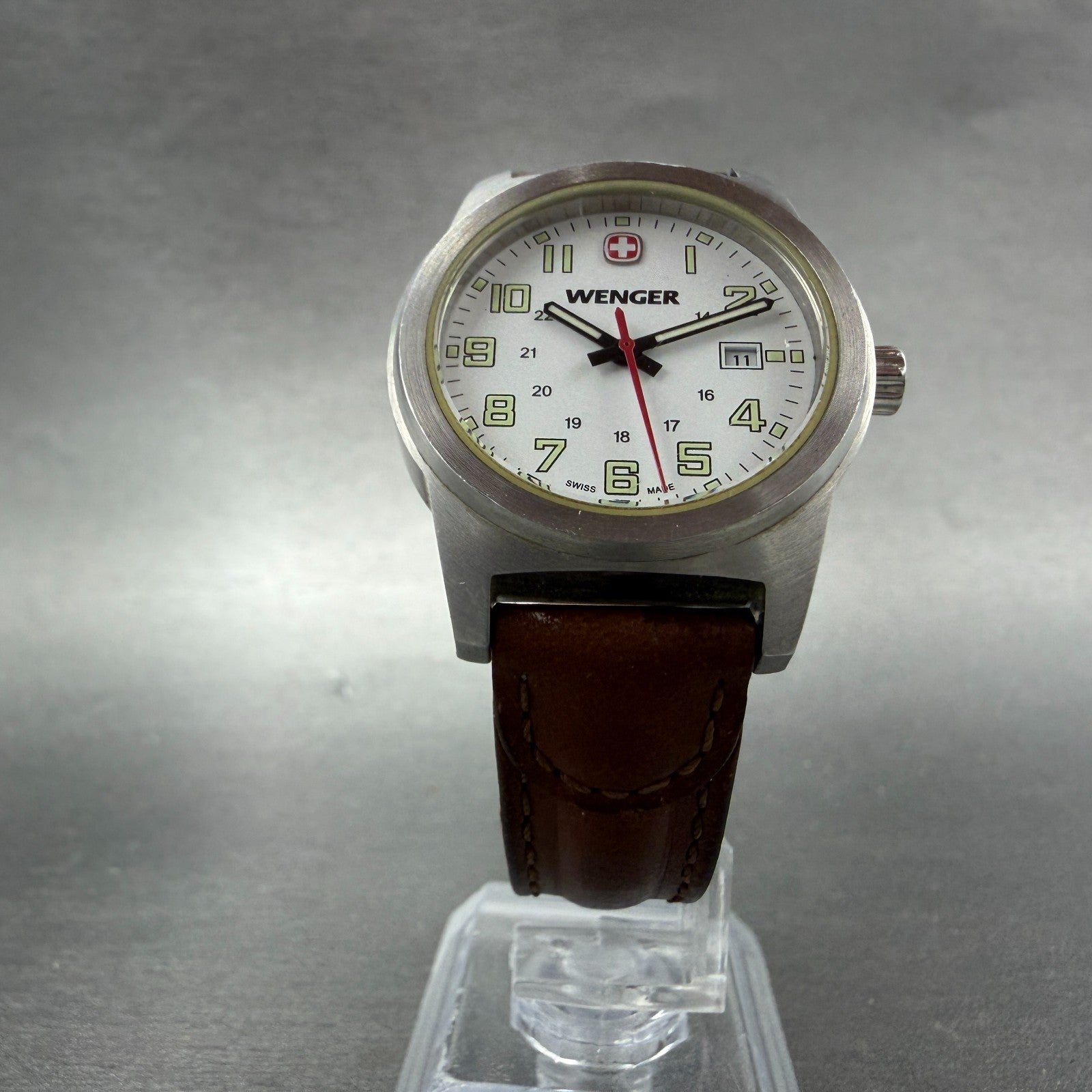Wenger Watch Women 31mm White Dial Stainless Steel Date Round 7292X New Batt5