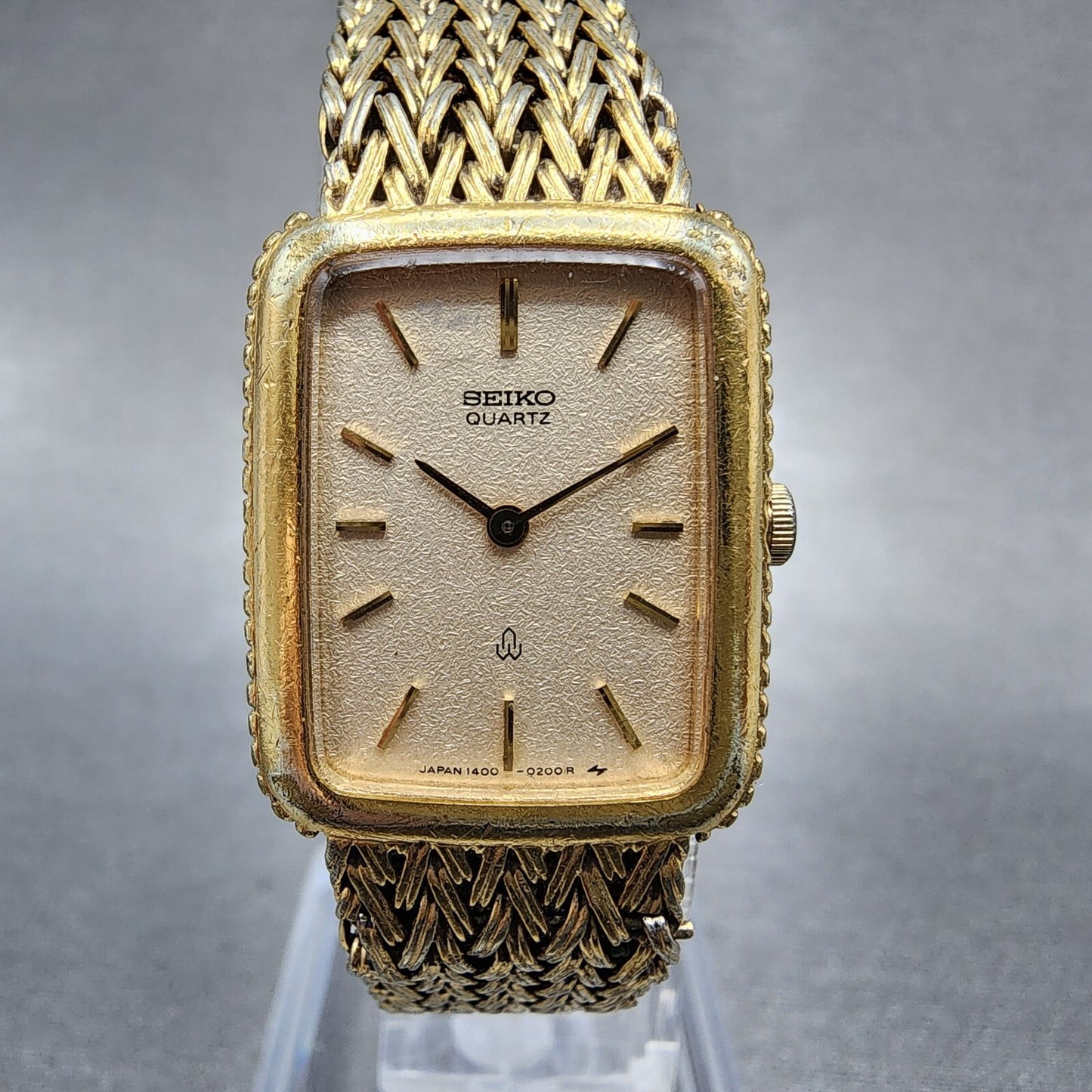 Seiko Tank Watch Women 19mm Champagne Dial Gold Tone 14005140 New Battery0