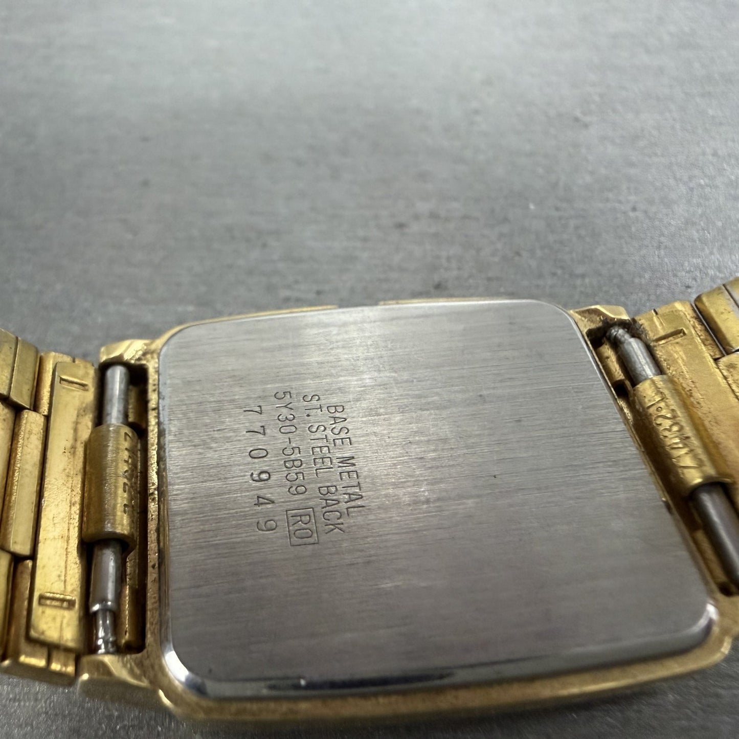 Seiko Tank Watch Men 26mm Black Dial Gold Tone Rectangle 5Y305B59 PARTS10