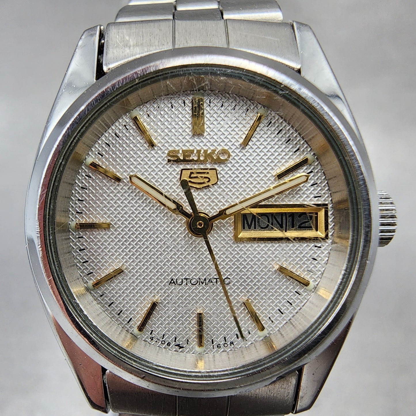 Seiko 5 Automatic Watch Women 23mm Silver Dial Silver Tone Daydate 42060332 Run1