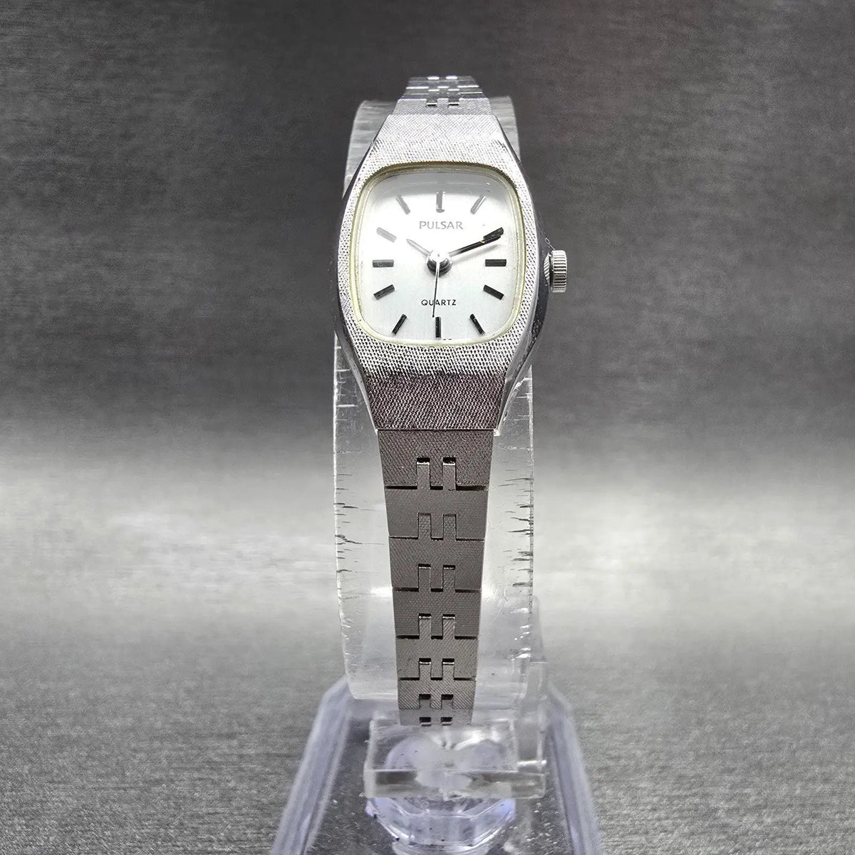Seiko Pulsar Watch Women 16mm Silver Dial Silver Tone Oval V233-5810 New Battery7