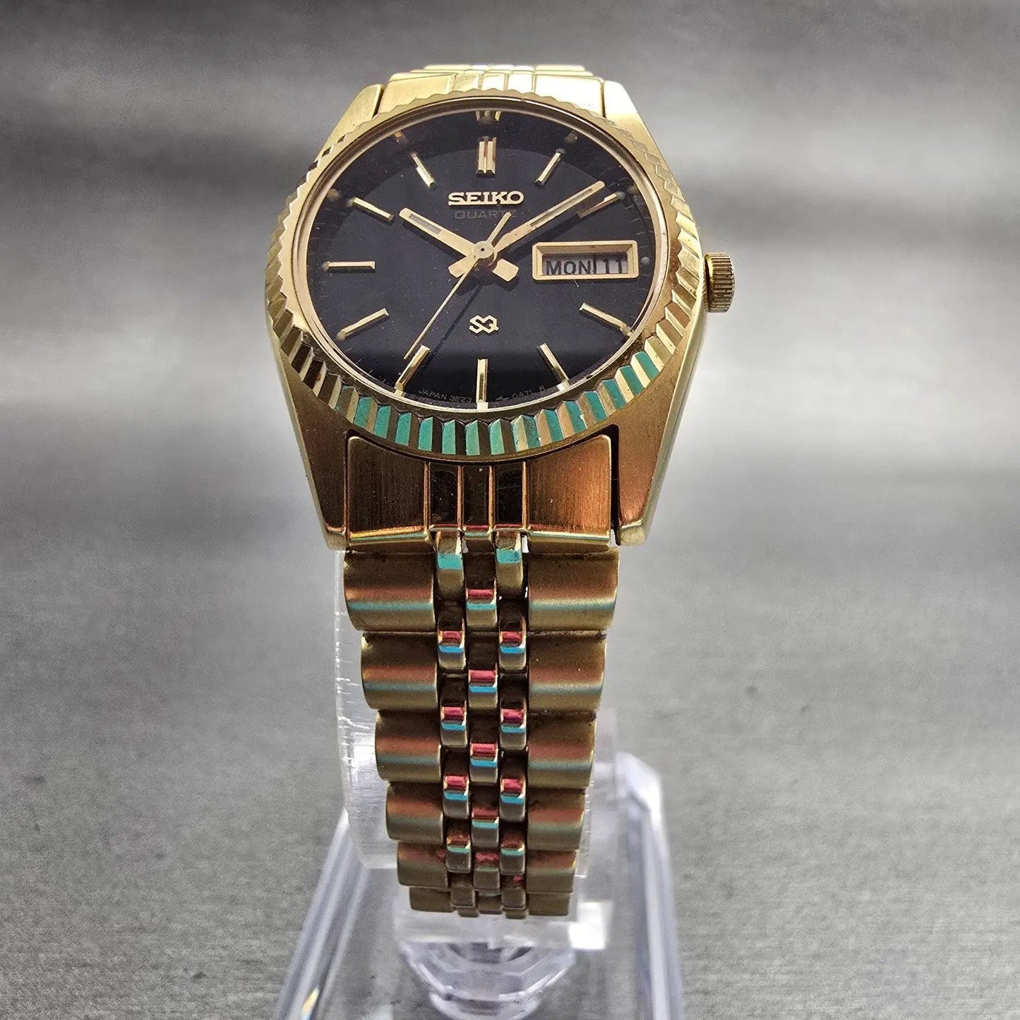 Seiko SQ Watch Women 24mm Black Dial Gold Tone Daydate Round 3E23-0A69 New Batt5