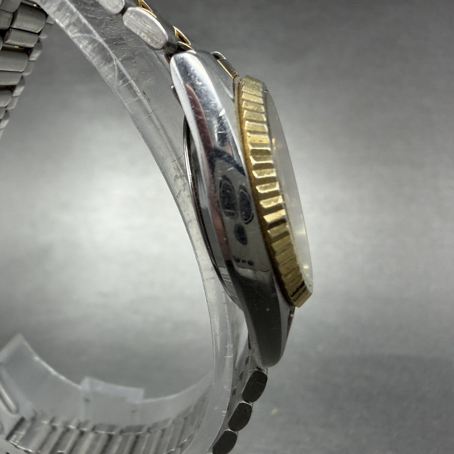 Seiko SQ Watch Women 25mm Silver Dial Two Tone Daydate Round 2A23-0039 NewBat IP3