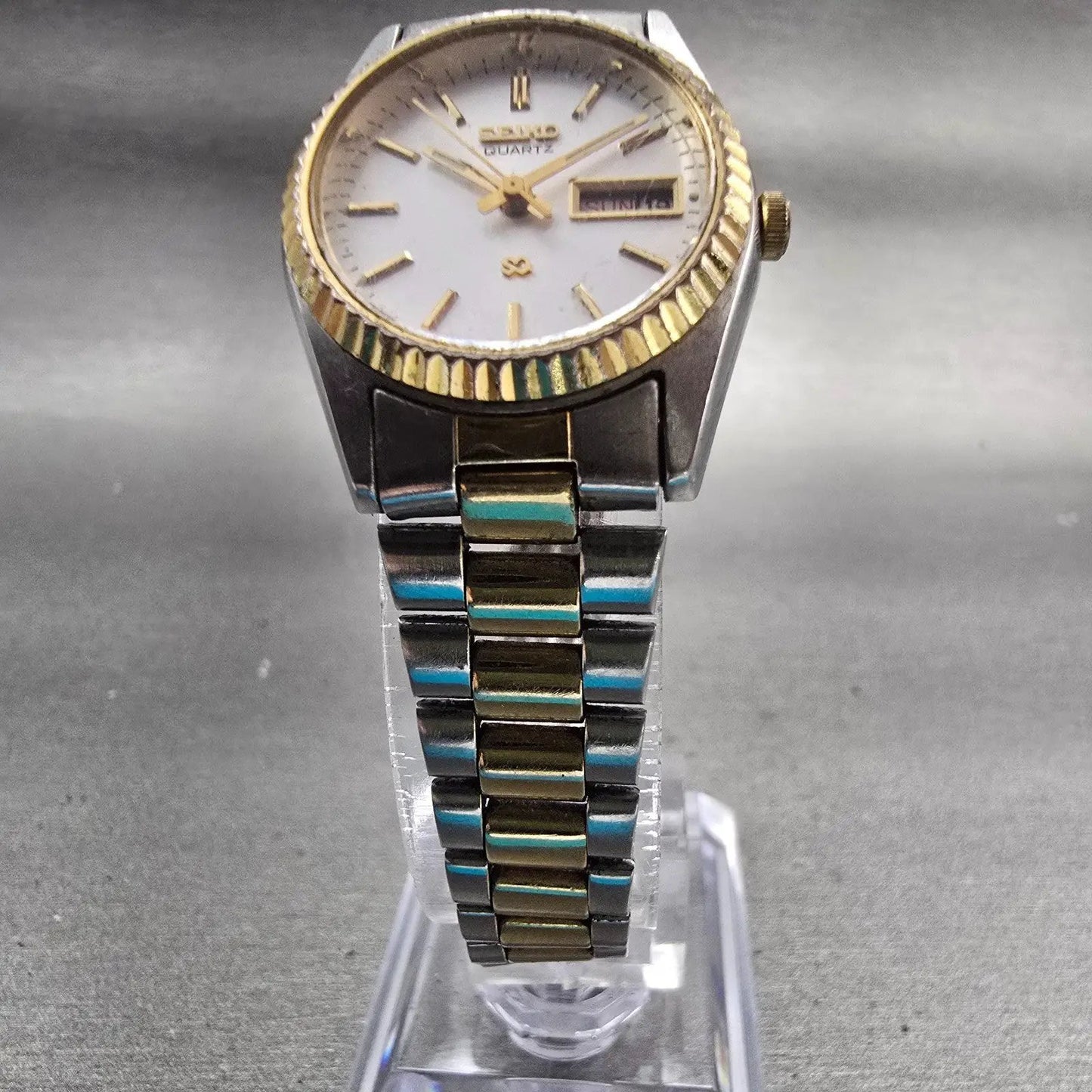 Seiko SQ Watch Women 24mm Silver Dial Two Tone Daydate Round 3E23-0A69 New Batt5